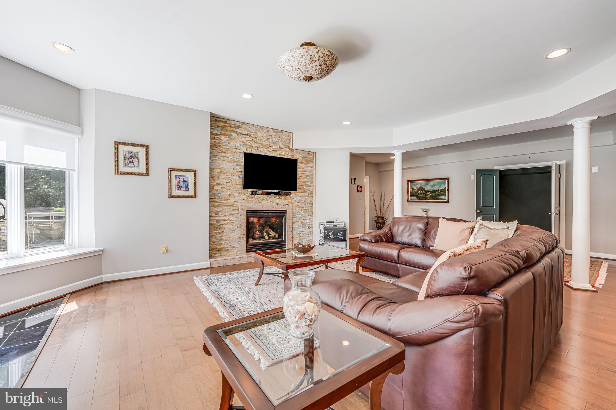 RED CEDAR WEST - Residential