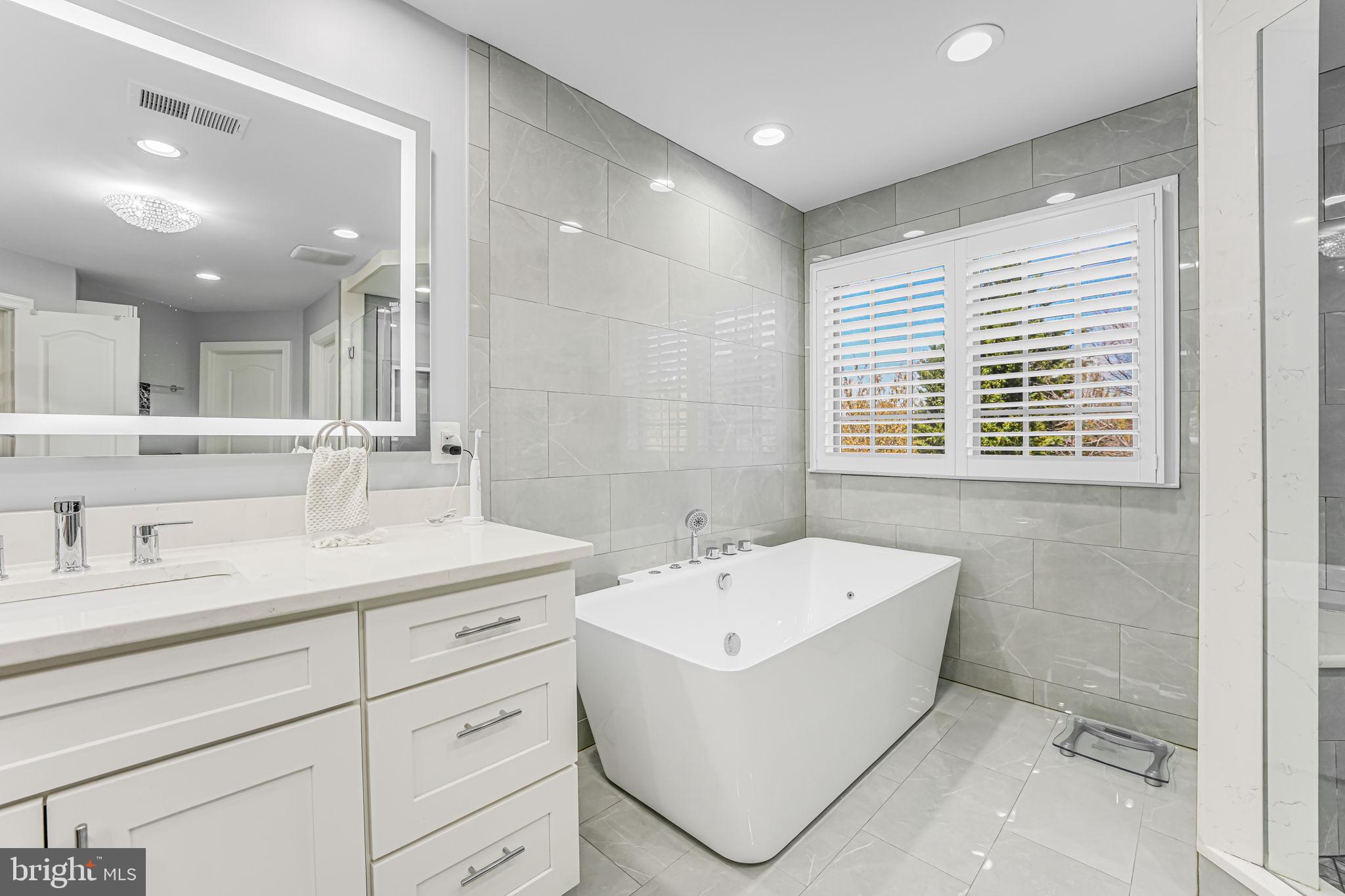 RED CEDAR WEST - Residential