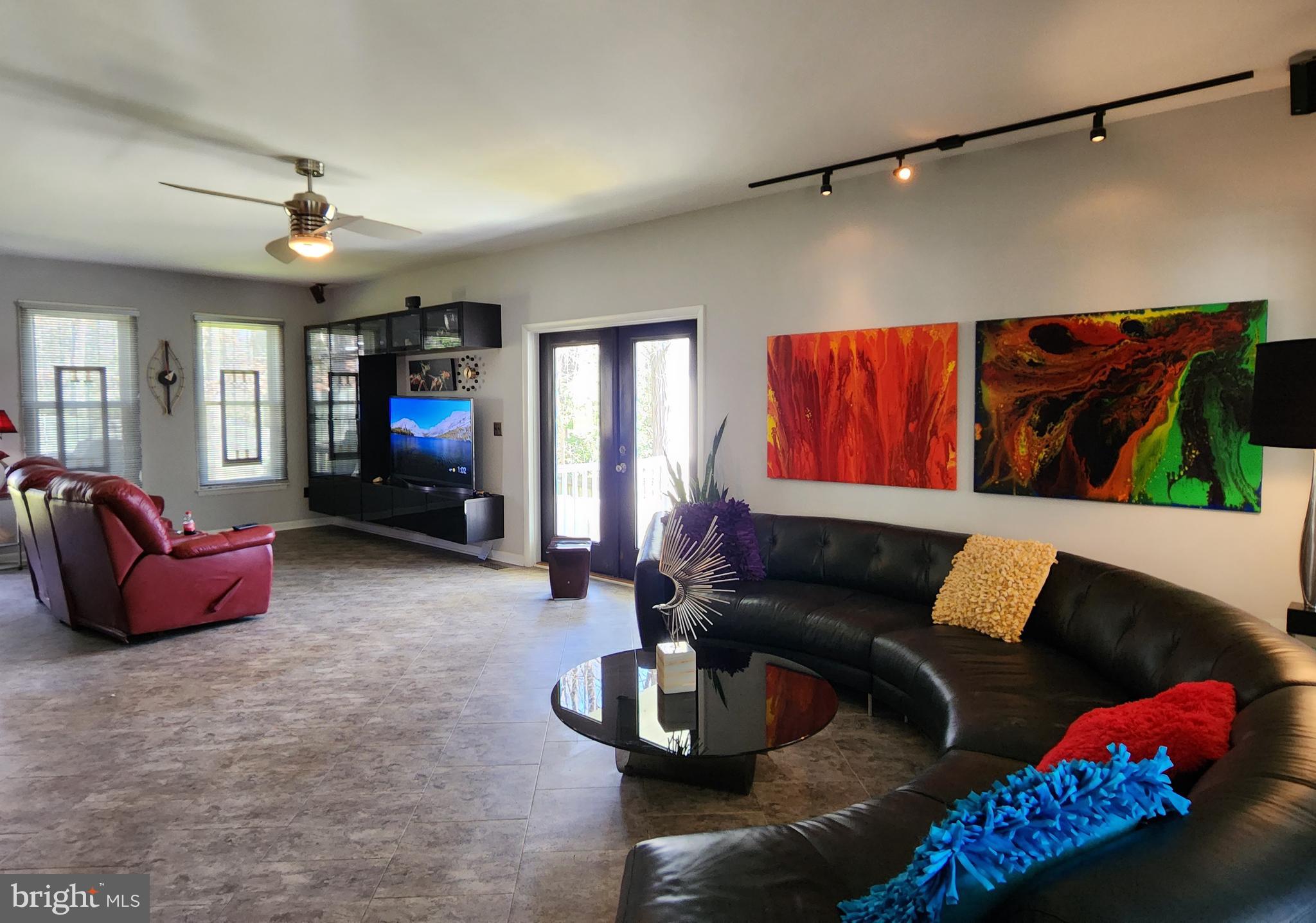 LAKE LAND OR - Residential