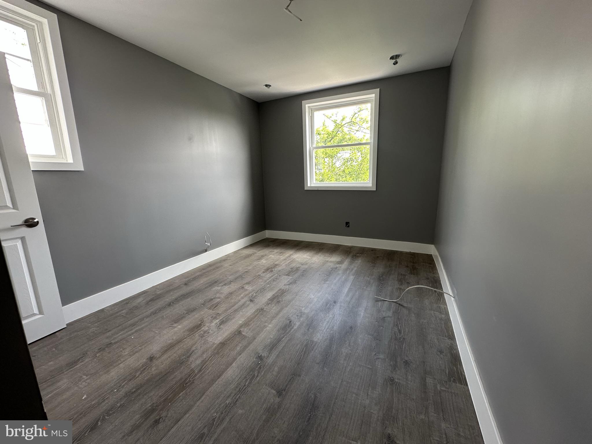 ELMWOOD PARK - Residential Lease