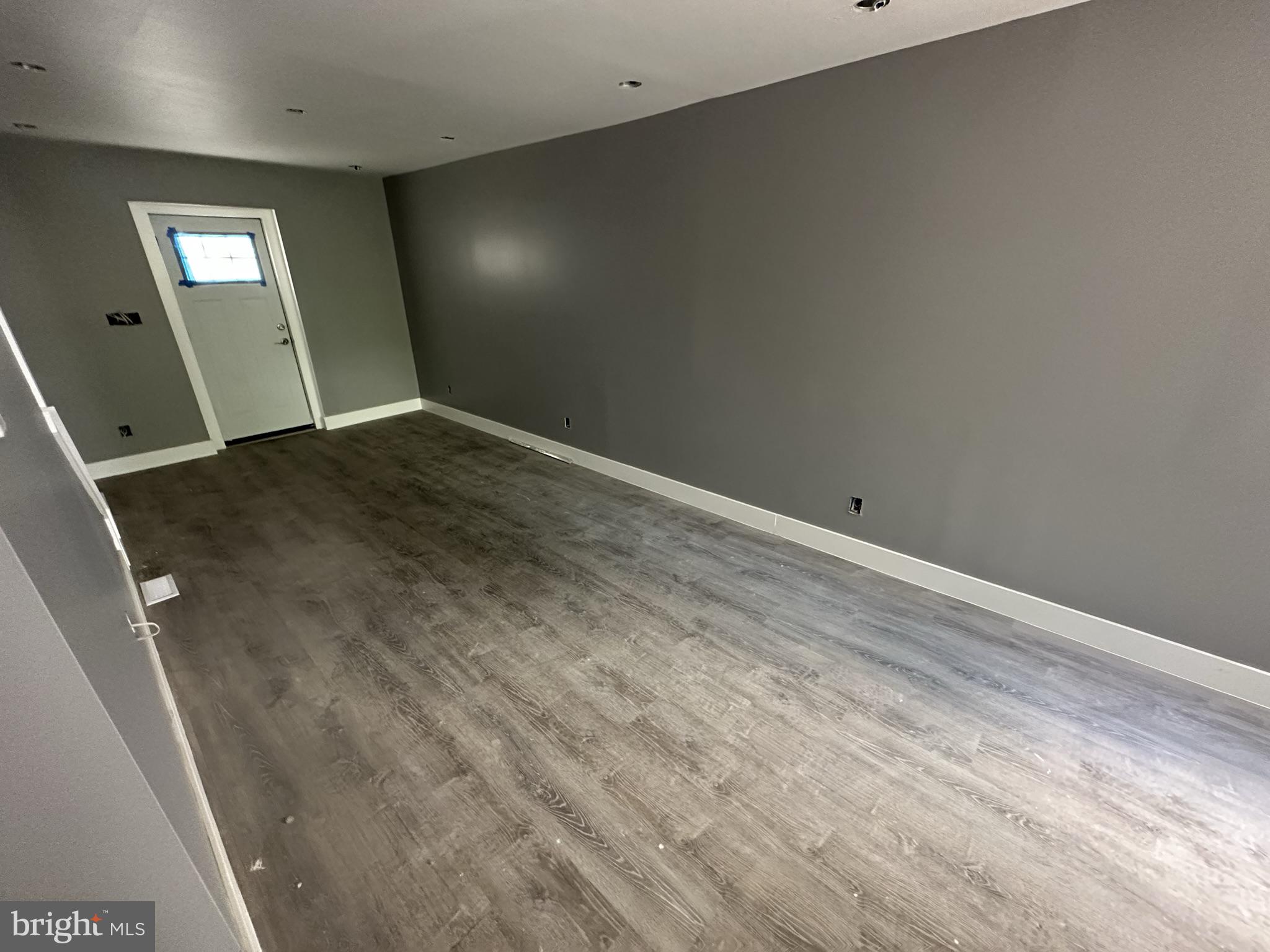 ELMWOOD PARK - Residential Lease