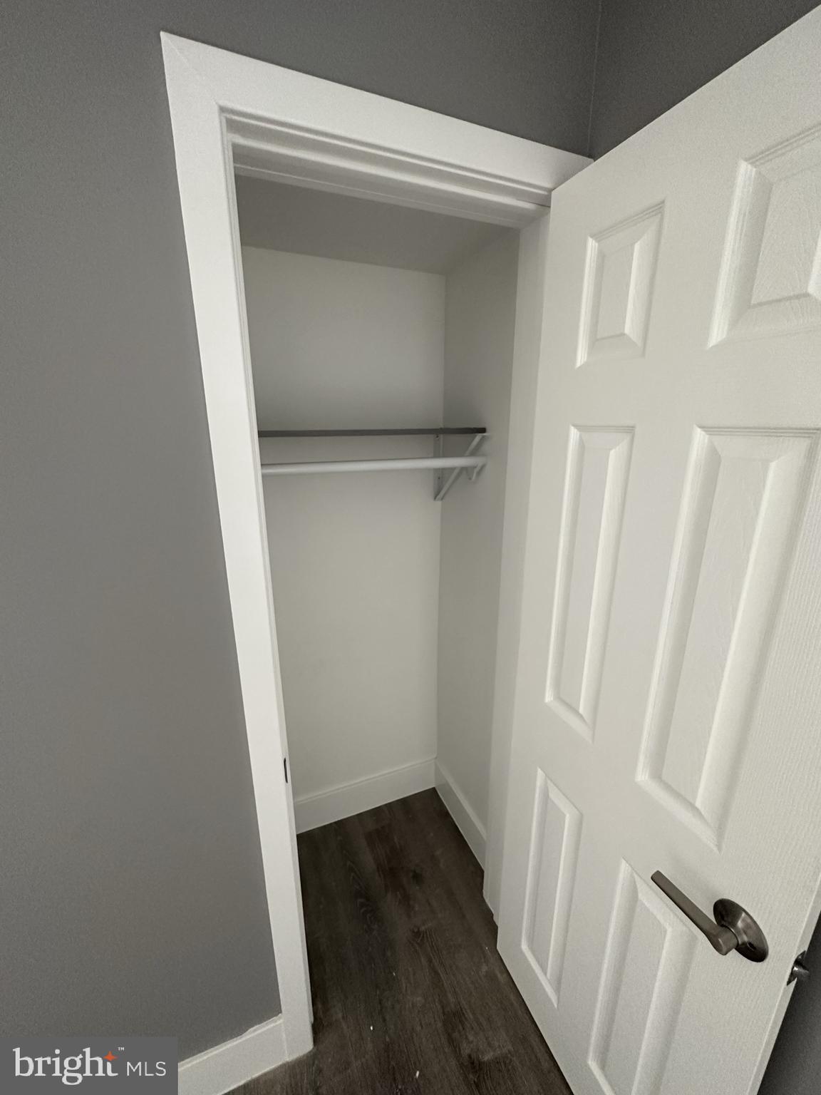 ELMWOOD PARK - Residential Lease