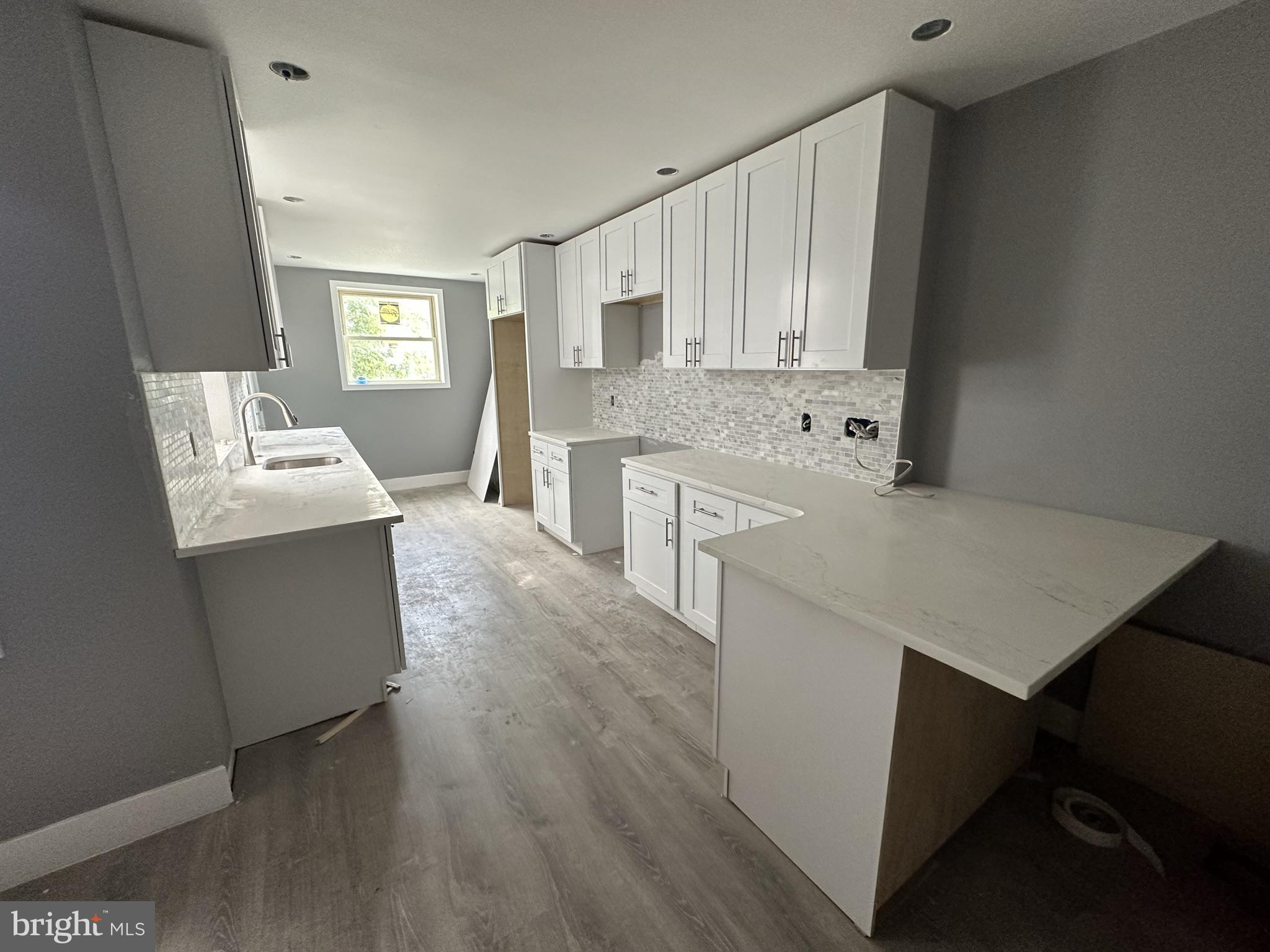 ELMWOOD PARK - Residential Lease