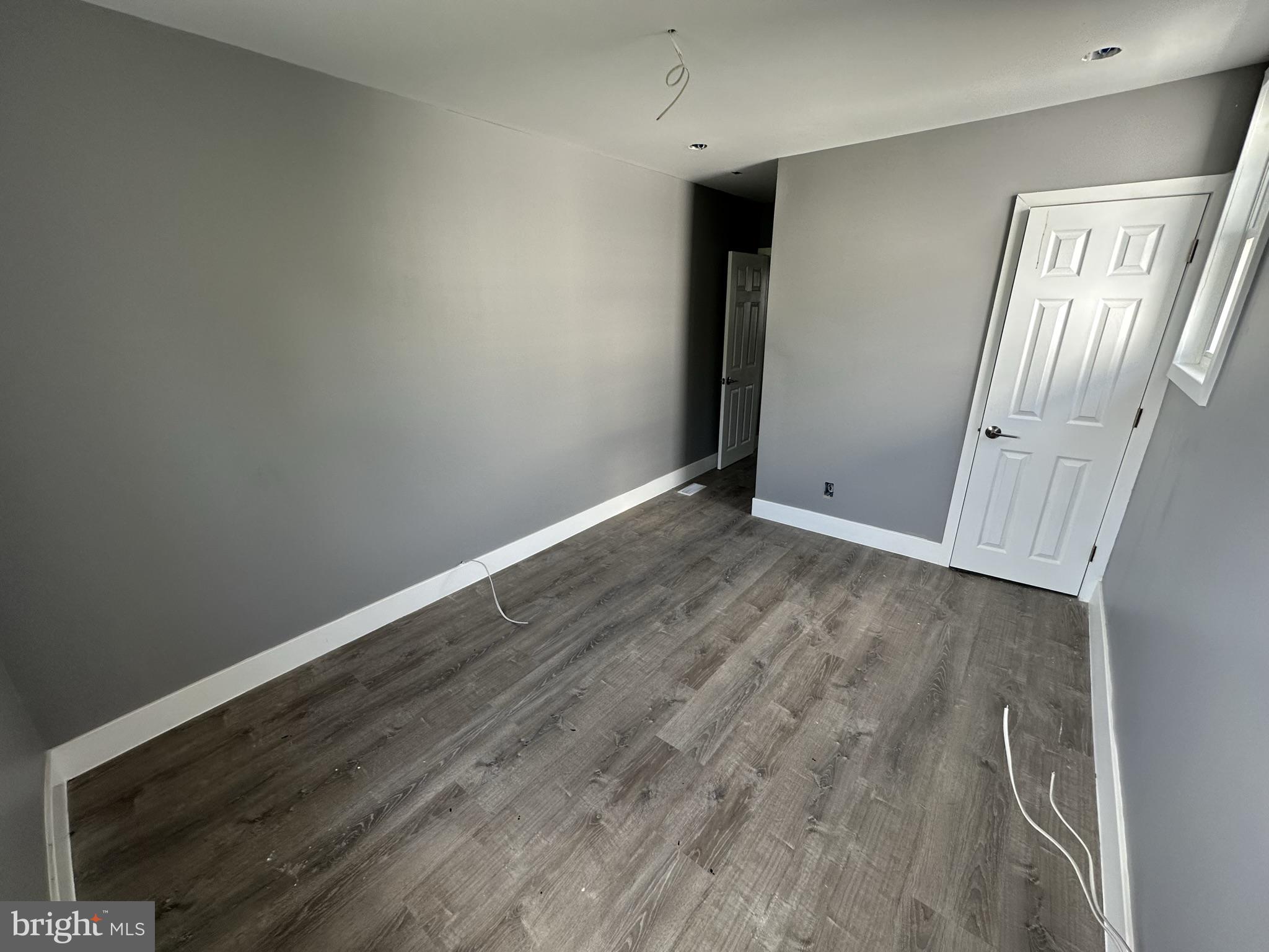 ELMWOOD PARK - Residential Lease