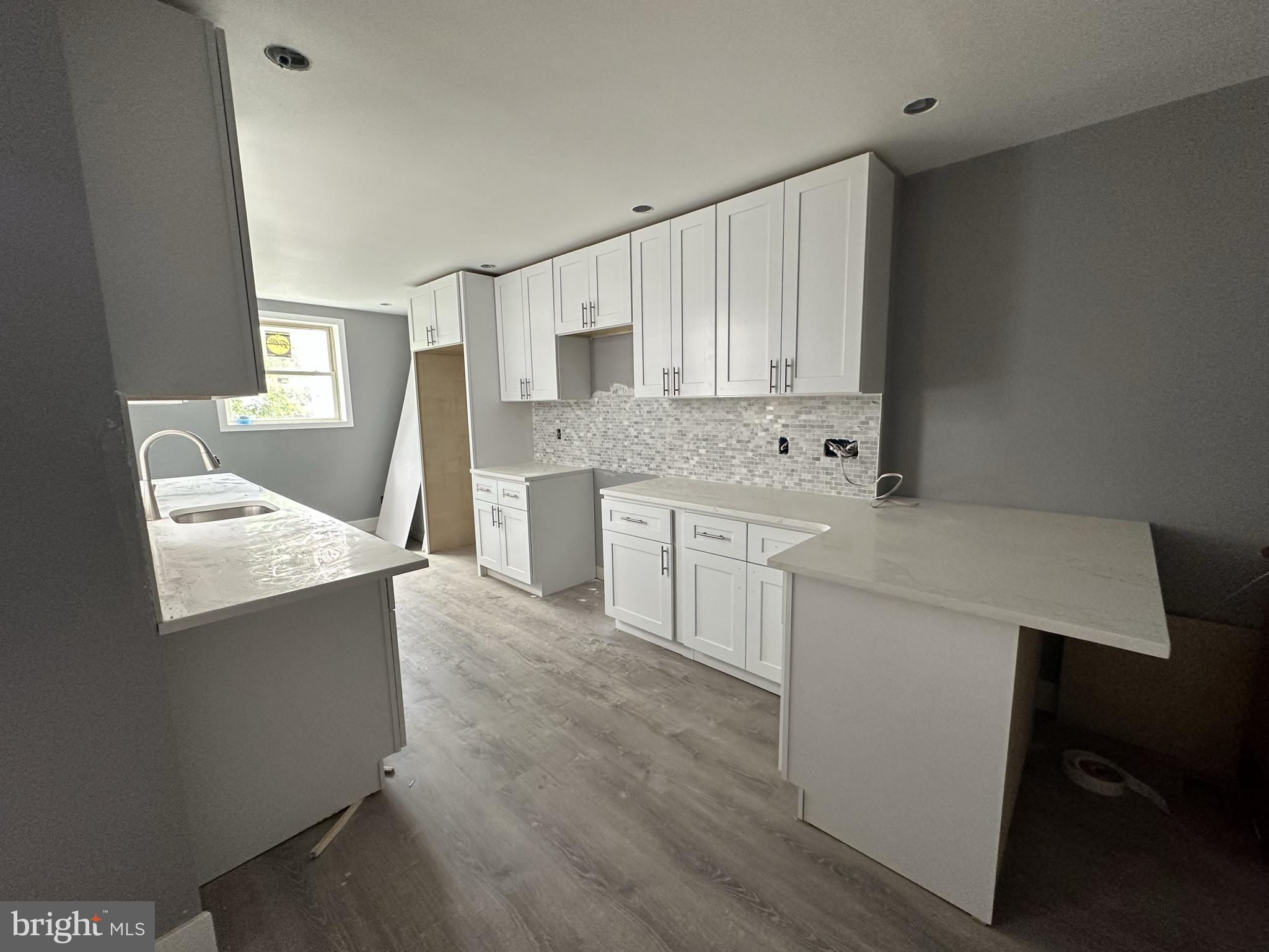 ELMWOOD PARK - Residential Lease