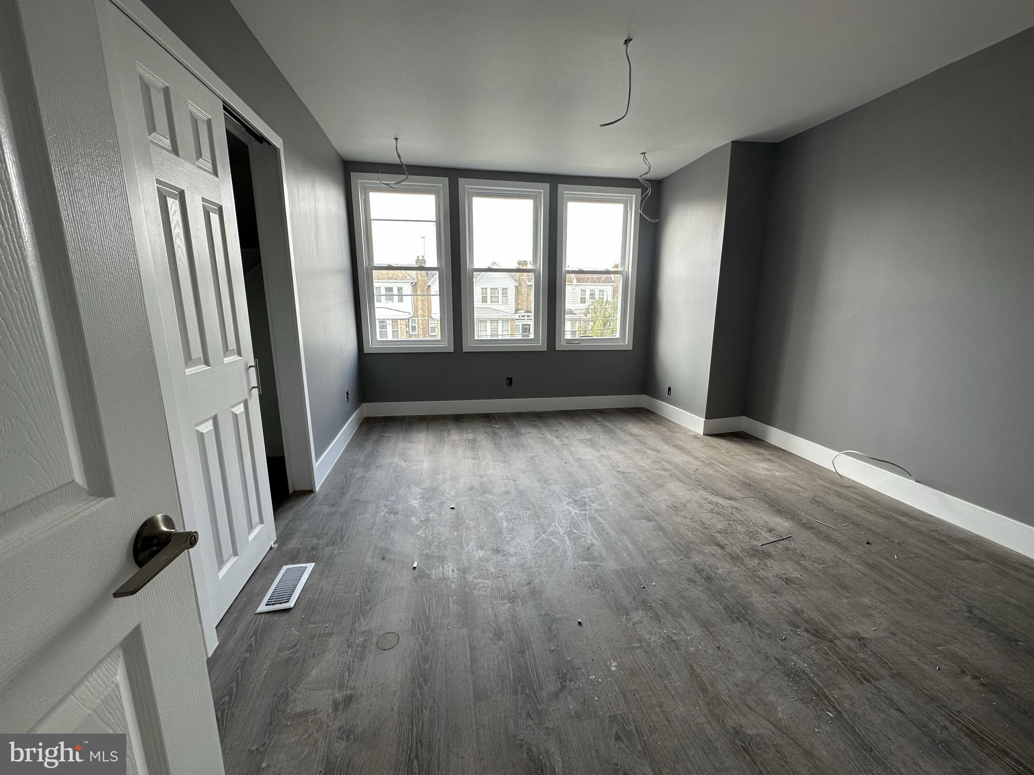 ELMWOOD PARK - Residential Lease