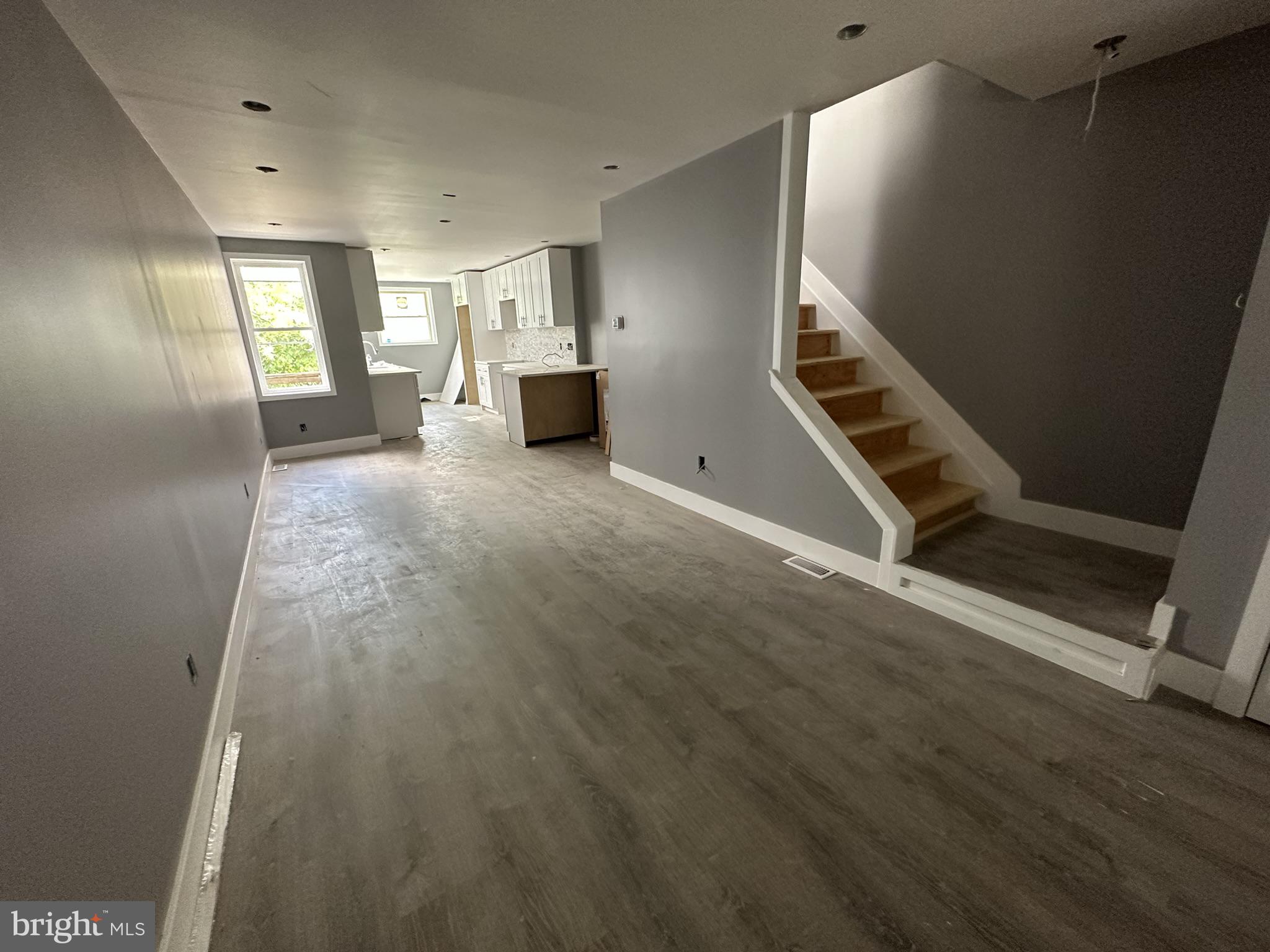 ELMWOOD PARK - Residential Lease