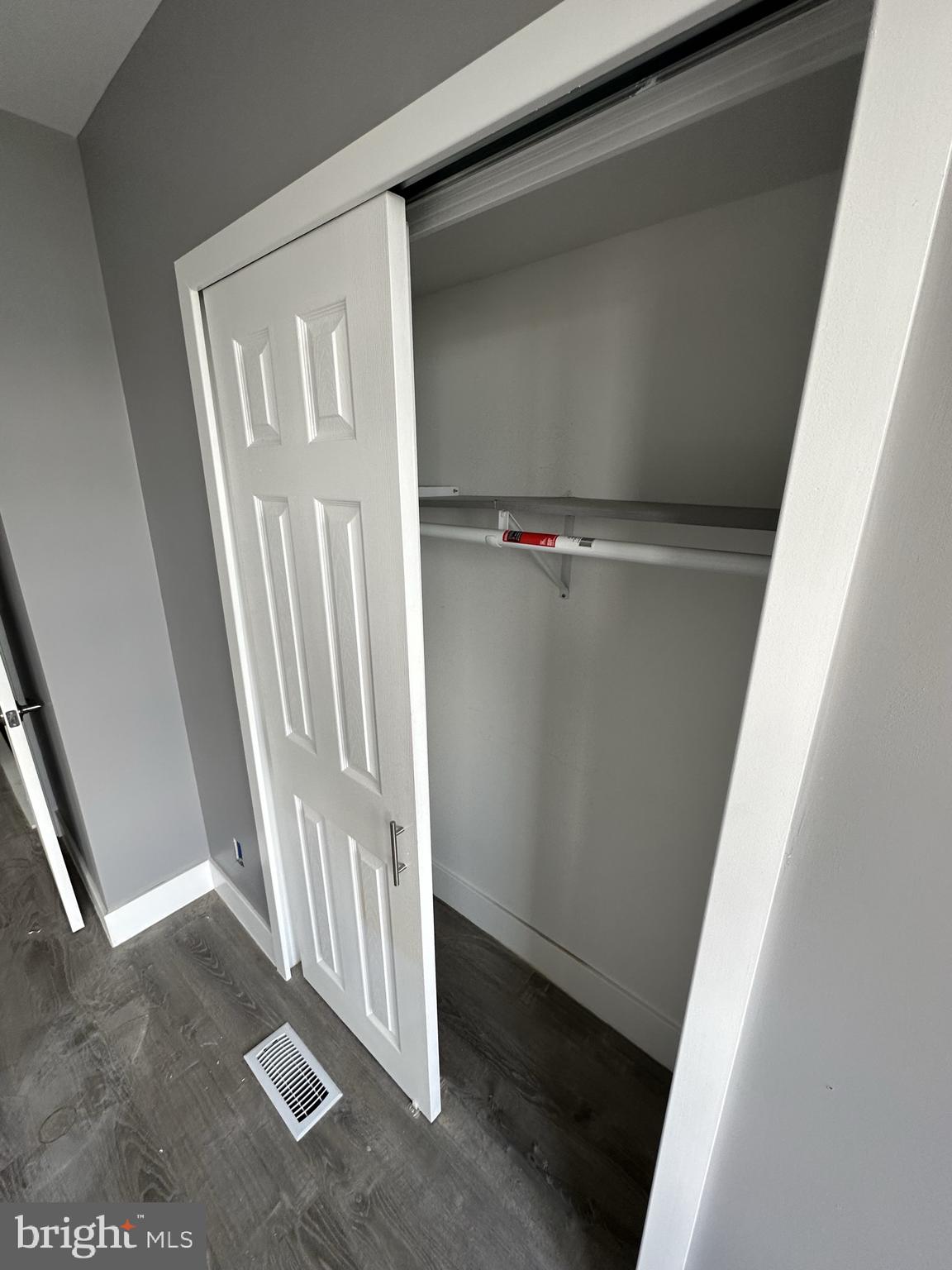 ELMWOOD PARK - Residential Lease