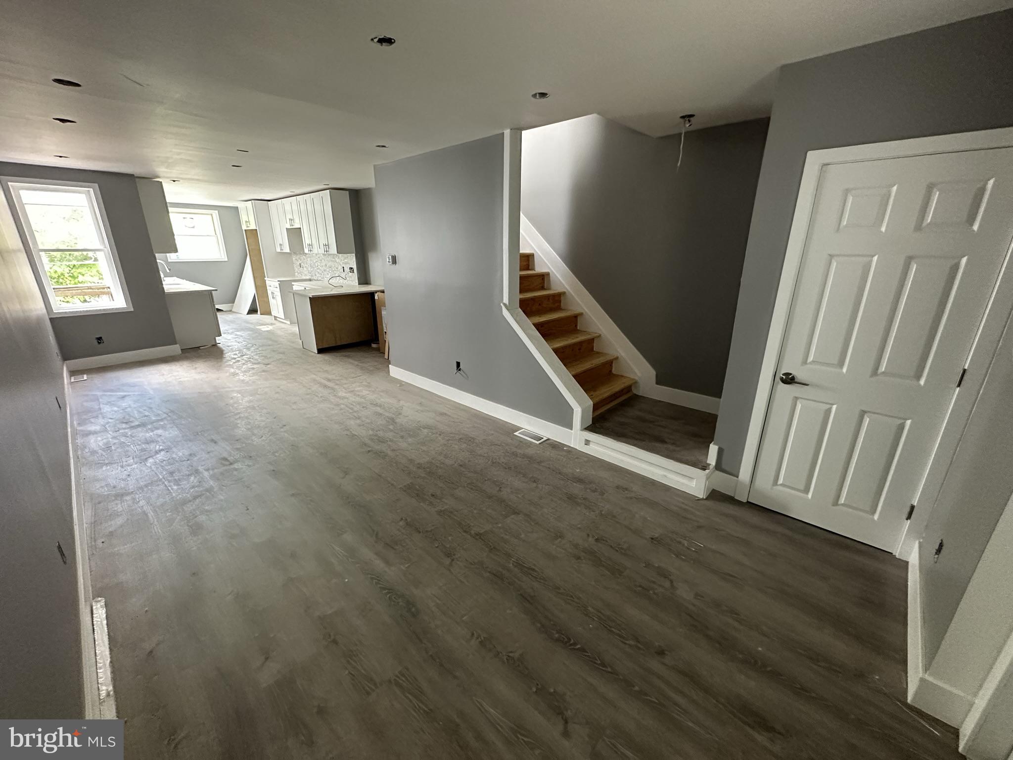 ELMWOOD PARK - Residential Lease