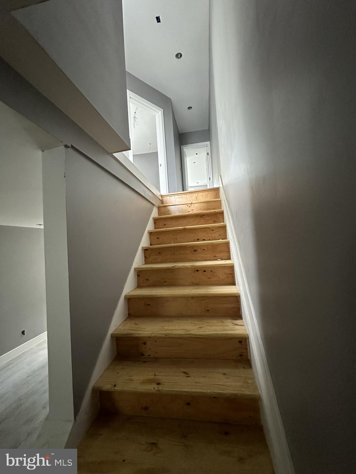 ELMWOOD PARK - Residential Lease