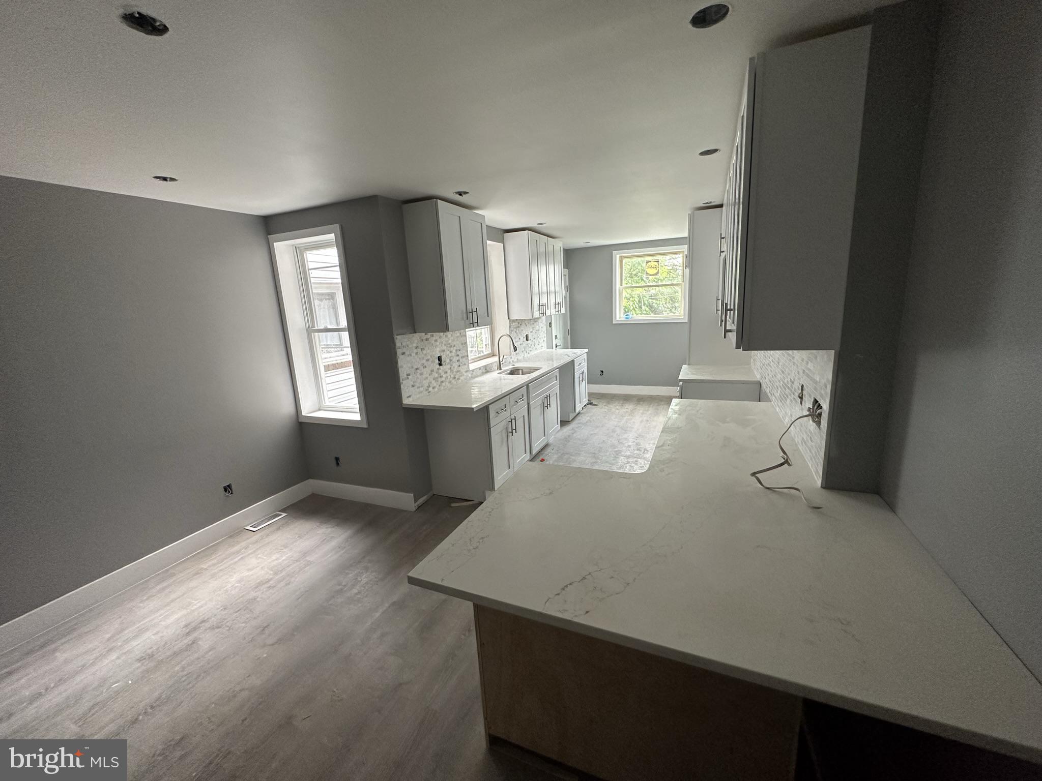 ELMWOOD PARK - Residential Lease