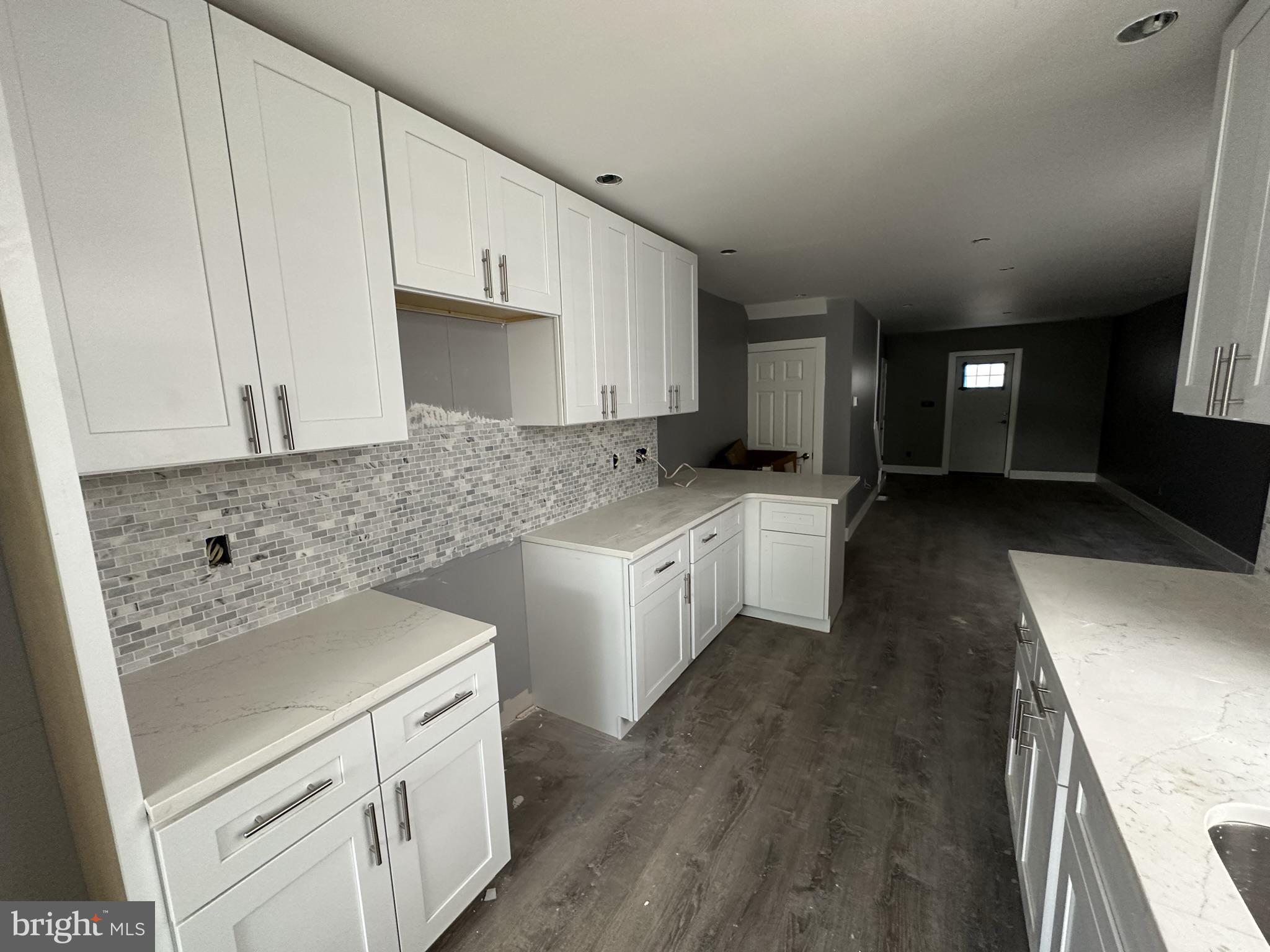 ELMWOOD PARK - Residential Lease