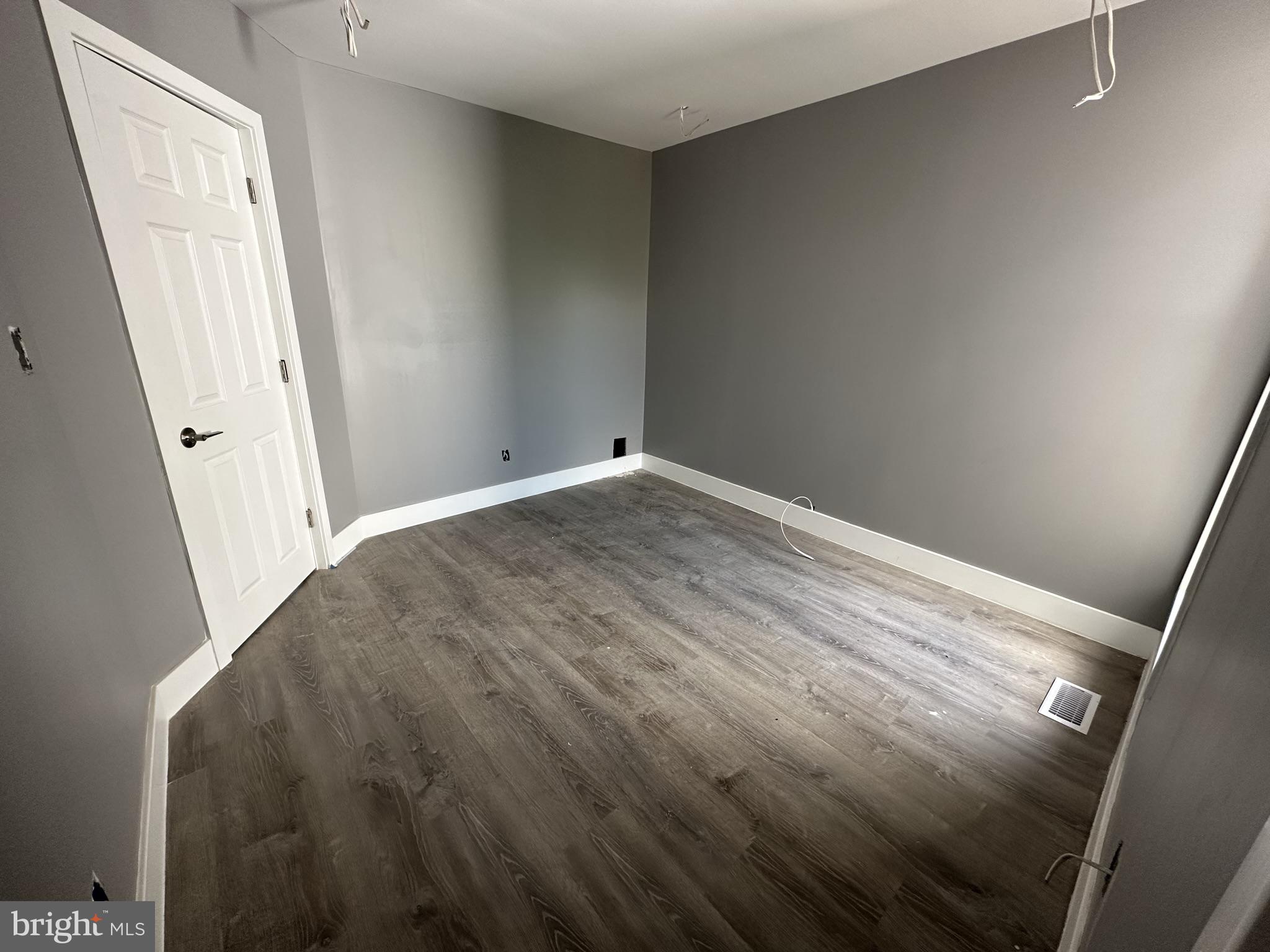 ELMWOOD PARK - Residential Lease