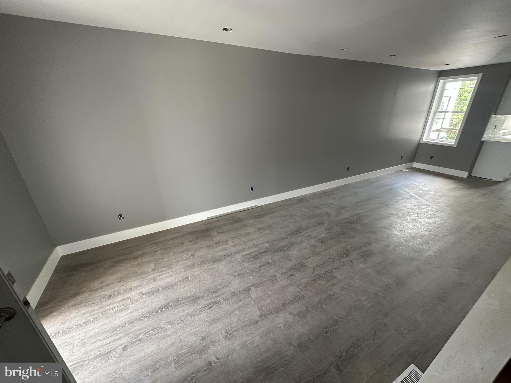 ELMWOOD PARK - Residential Lease