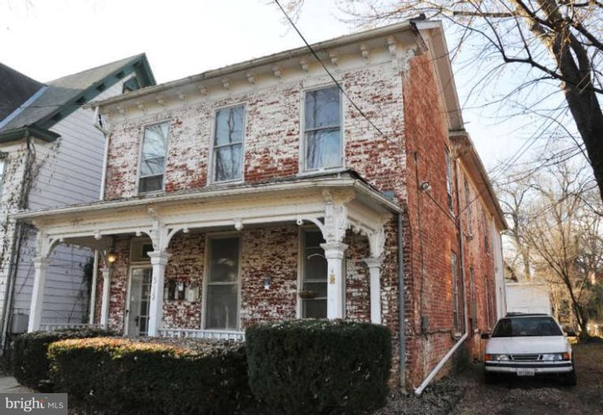 LANDLORD PAYS UTILITIES - INCLUDING HEAT!  MAIN-LEVEL APARTMENT.  Old-fashioned charmer near downtown Winchester. Spacious 1-BR apartment with exposed brick, hardwood floors, 10+ foot ceilings, pocket doors.  Kitchen with shelves, pantry, new LVP floor.  Walk-in closet. Landlord pays heat, electricity, water & sewer, city trash pickup, lawn care. Pets case-by-case. Cats considered. No dogs. No smoking, no vaping.  Application, credit and background reports required for all adult tenants and guarantors. Tenant to obtain renter's insurance that is acceptable to Landlord.  Lister will run reports and write lease. 1-year lease required. Longer lease preferred.  Landlord prefers credit scores of 680+,  good employment,  good rental history and income at least 3X the rent. Use VR application and tenant consent forms. Owners/agents.