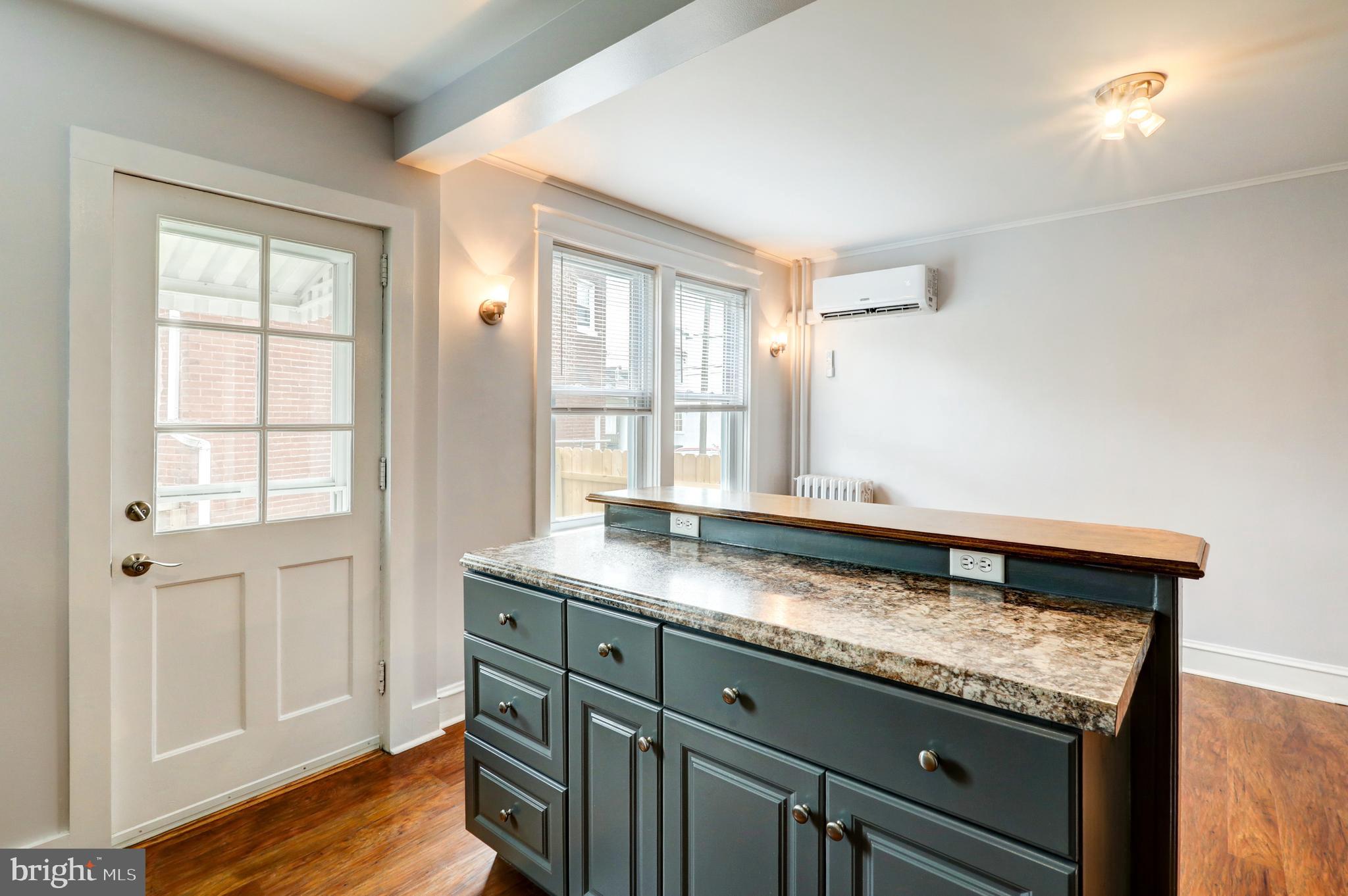 CHESTNUT HILL - Residential