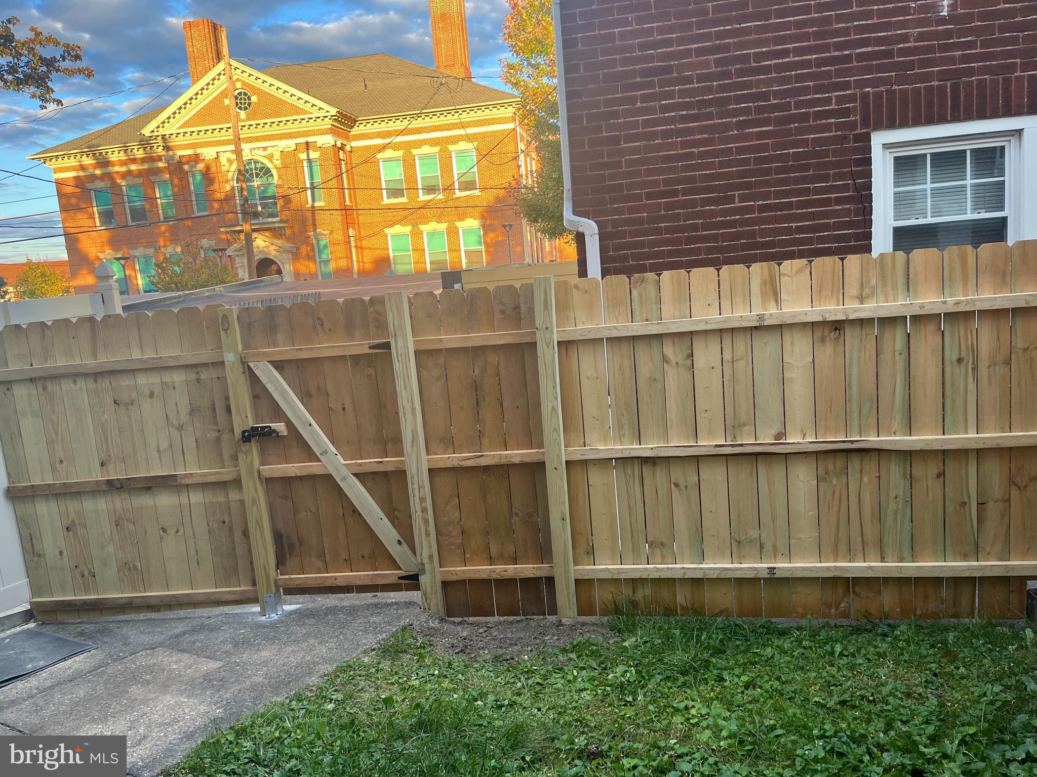 CHESTNUT HILL - Residential