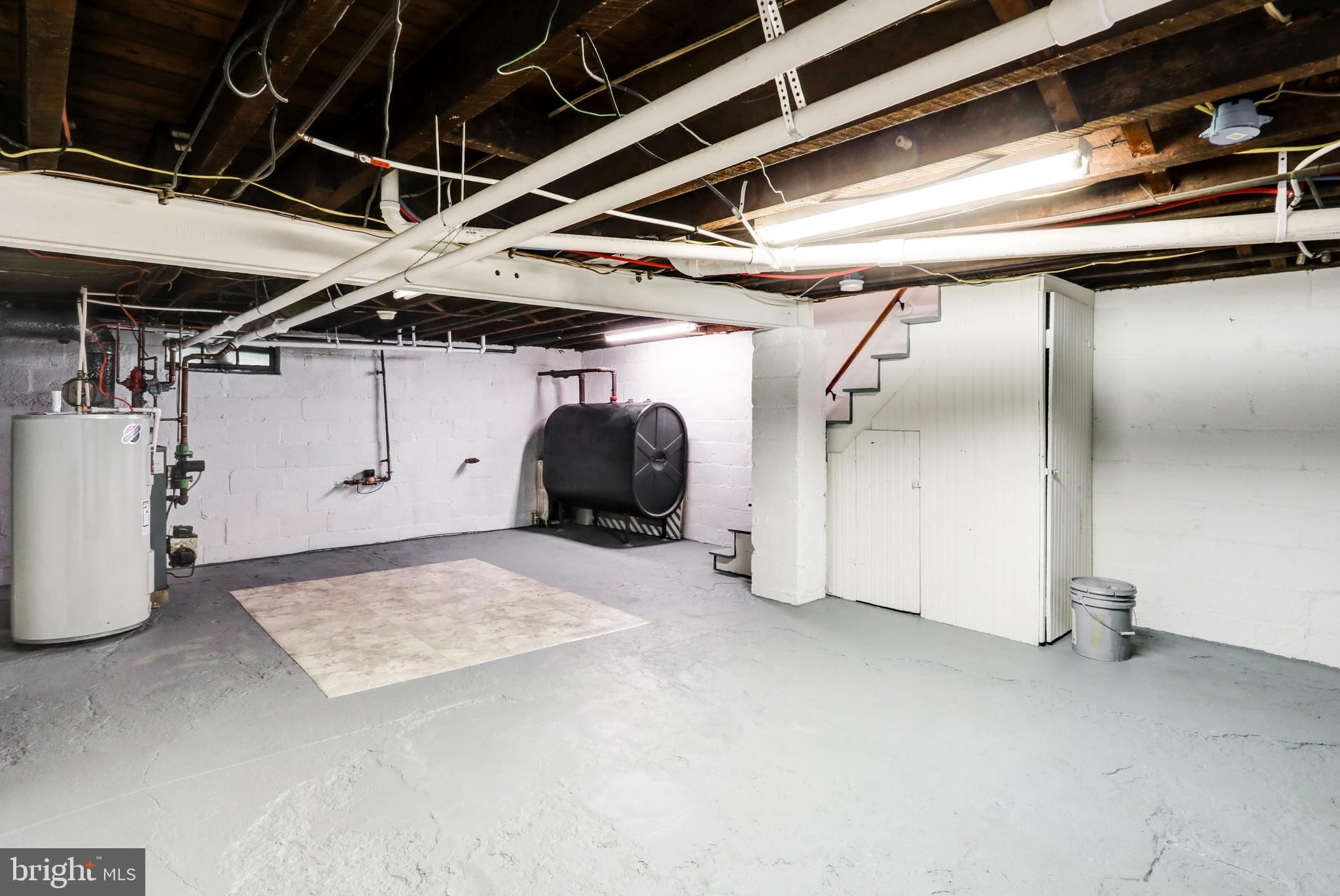 CHESTNUT HILL - Residential