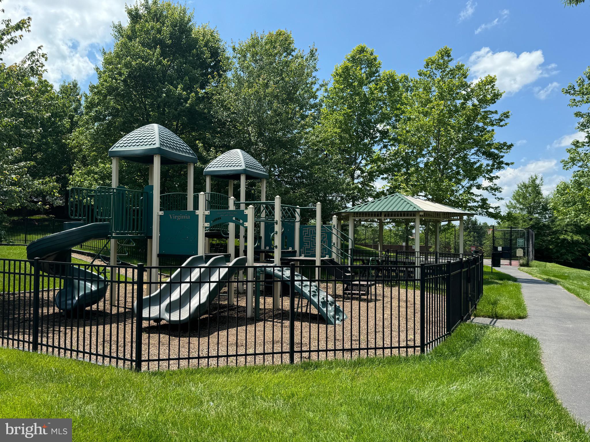 KENSINGTON SQUARE - Residential