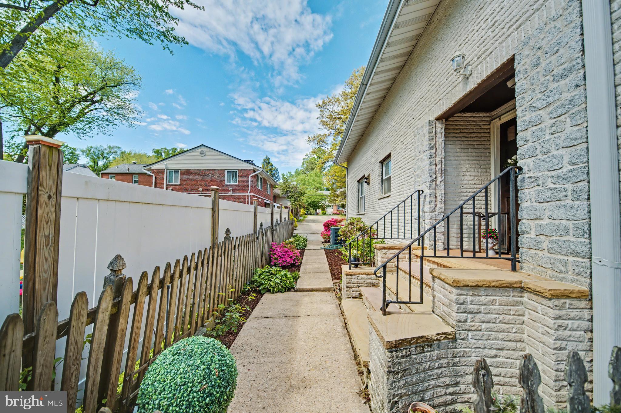 5812 GREENLAWN DRIVE