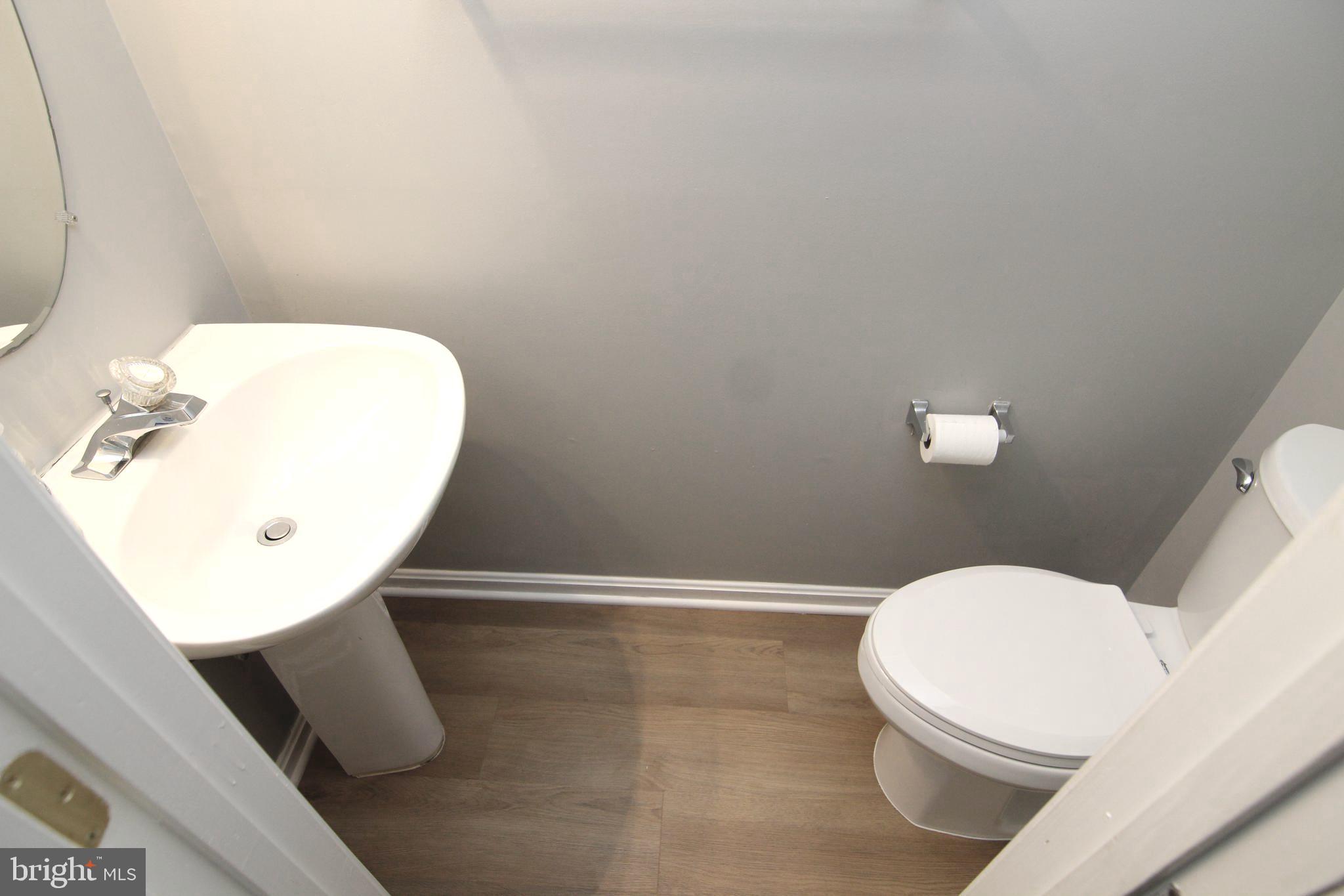 LOUDOUN PARKWAY CENTER - Residential Lease