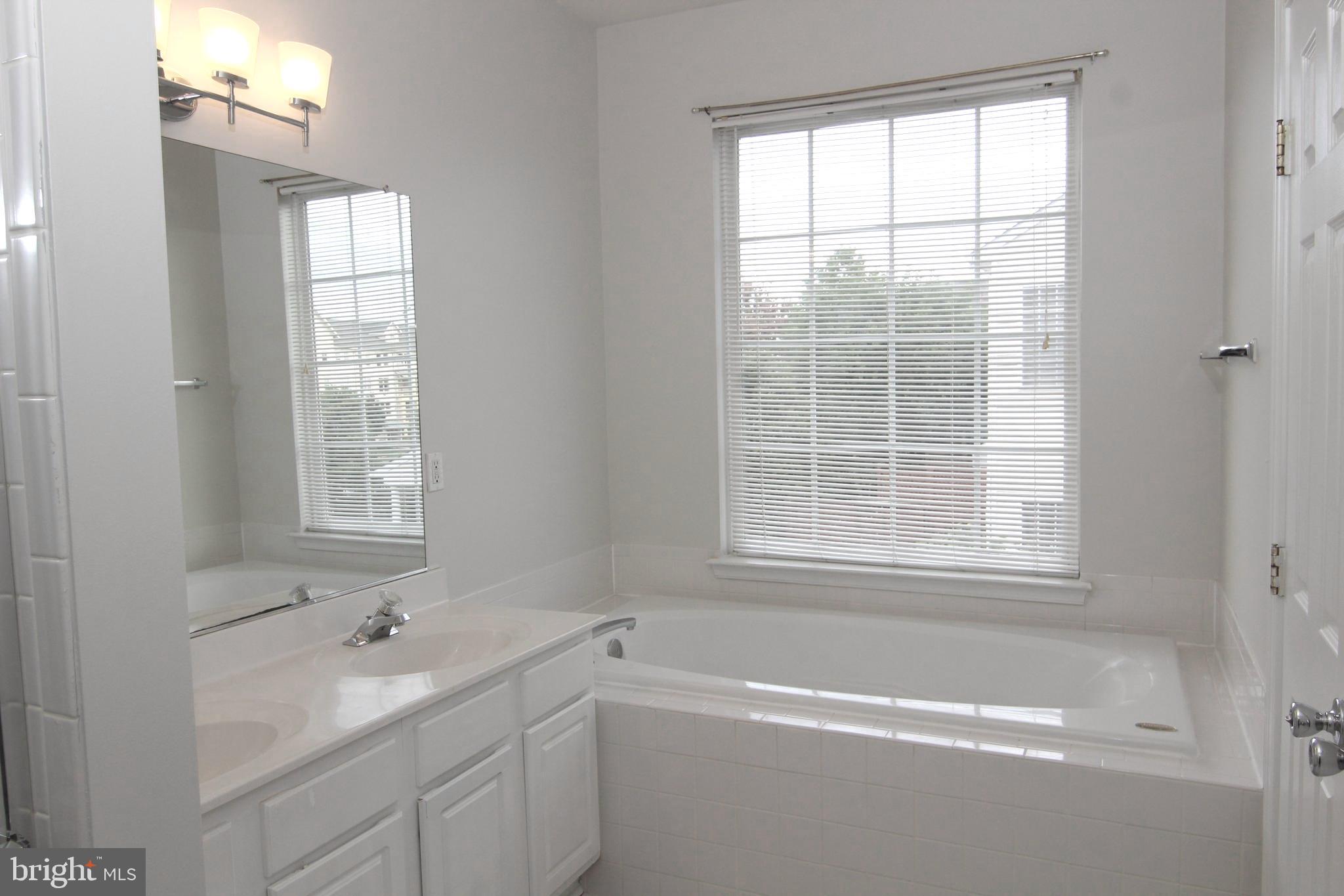 LOUDOUN PARKWAY CENTER - Residential Lease