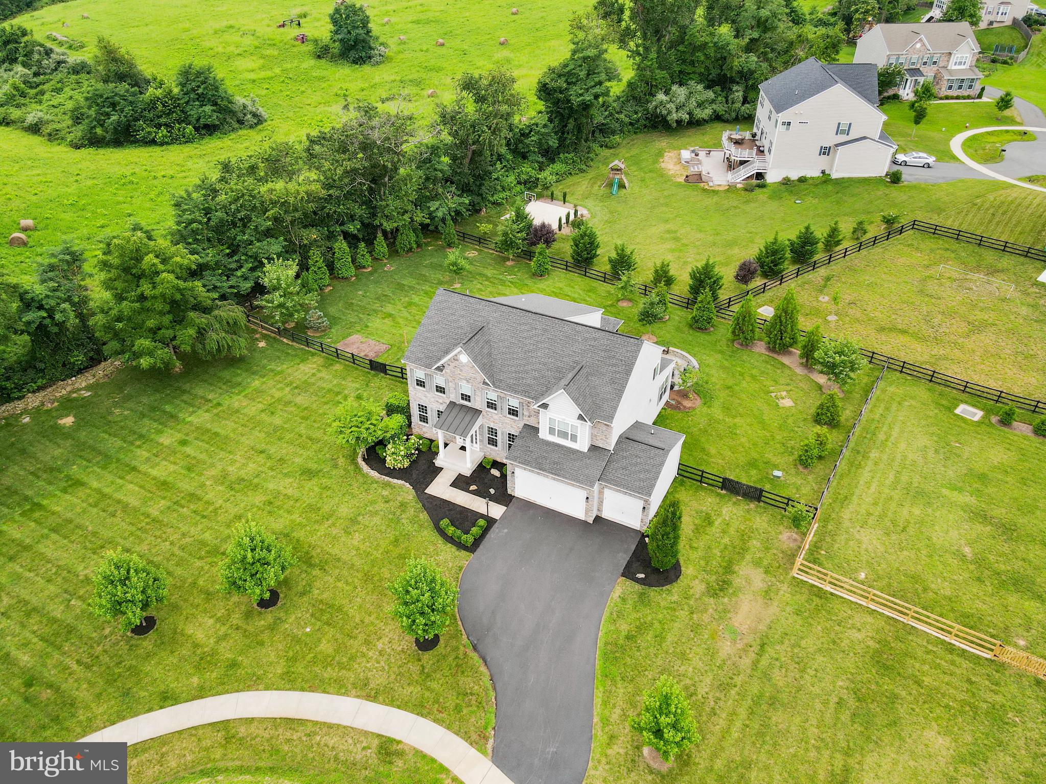 LAKE RIDGE ESTATES - Residential