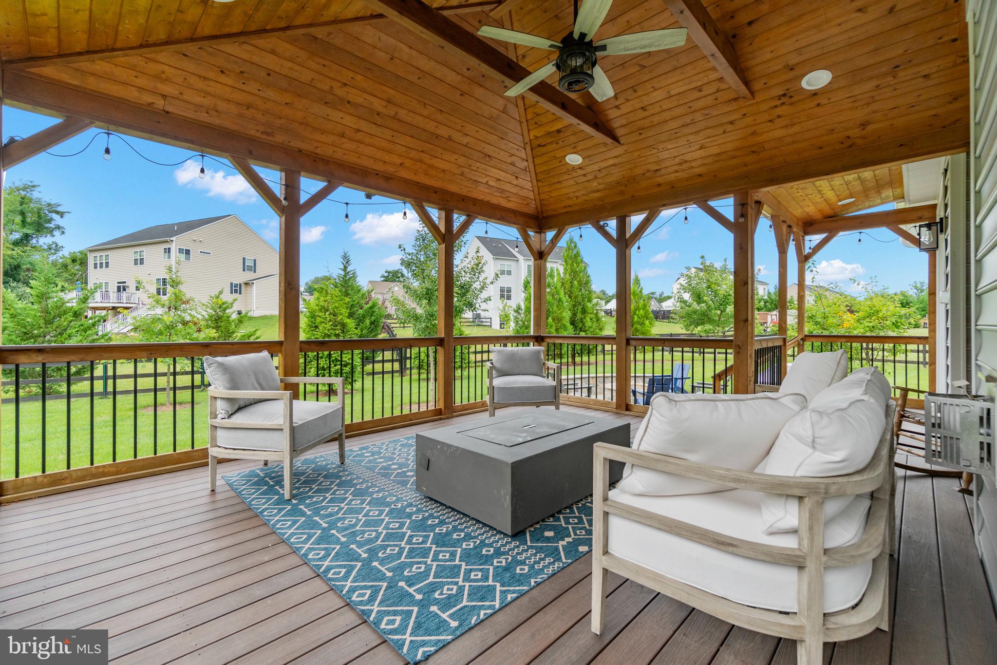 LAKE RIDGE ESTATES - Residential