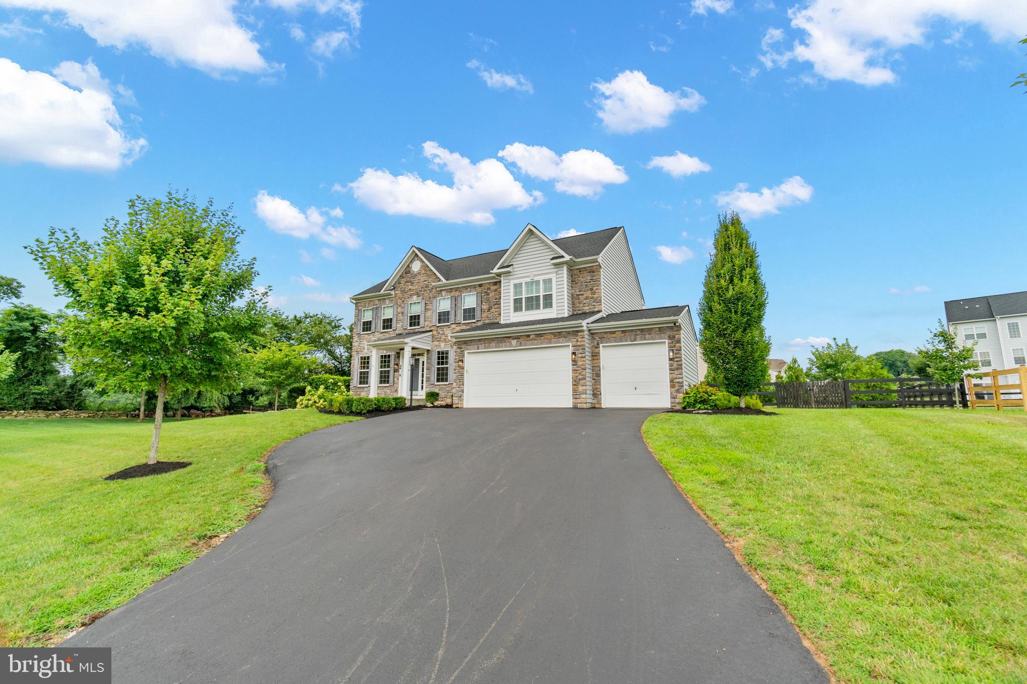 LAKE RIDGE ESTATES - Residential