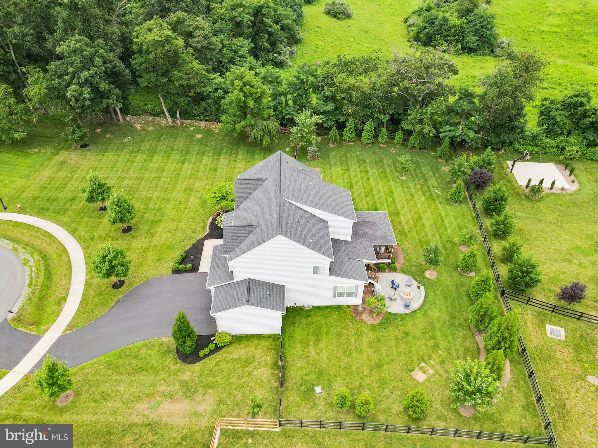 LAKE RIDGE ESTATES - Residential