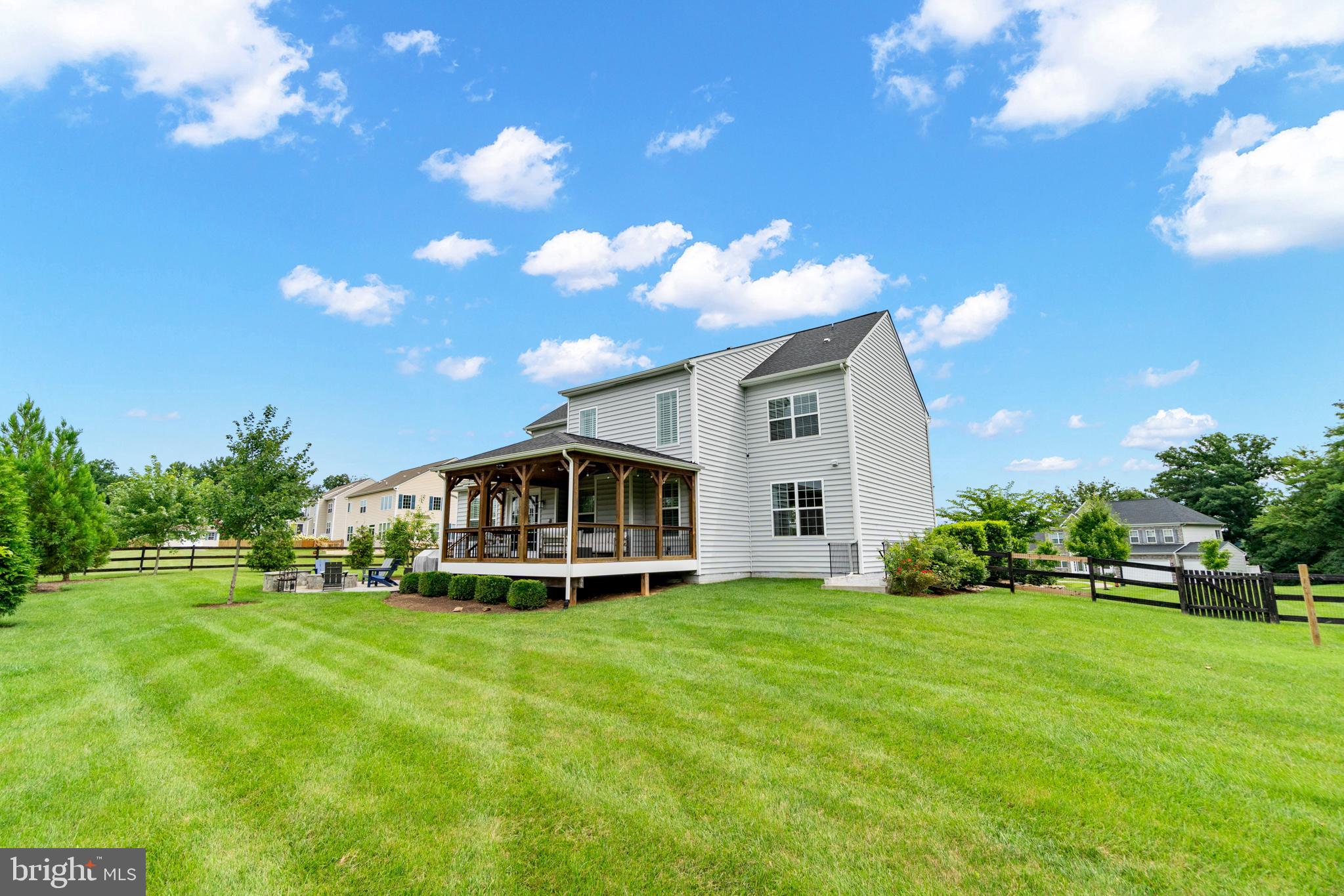 LAKE RIDGE ESTATES - Residential