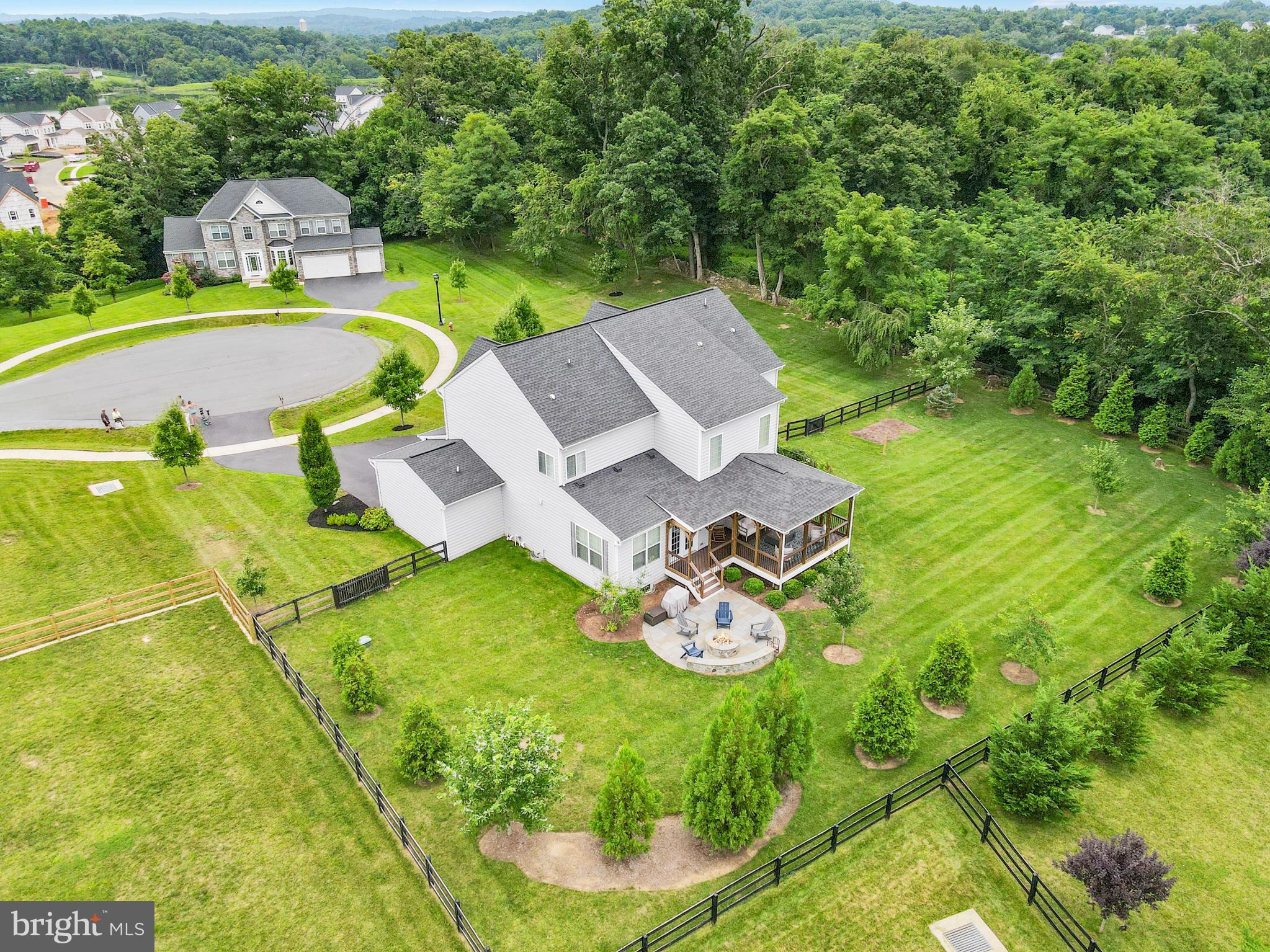 LAKE RIDGE ESTATES - Residential