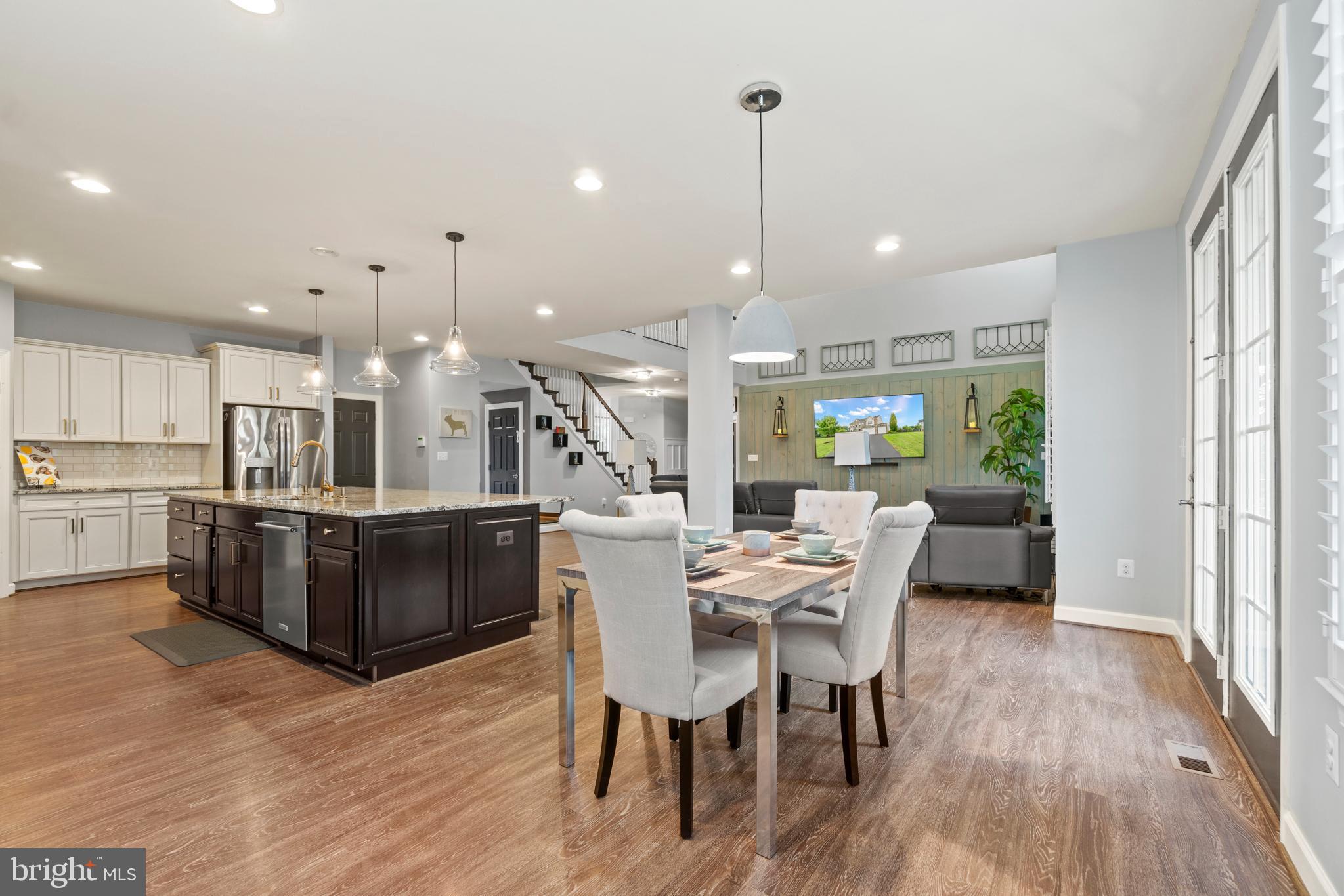 LAKE RIDGE ESTATES - Residential