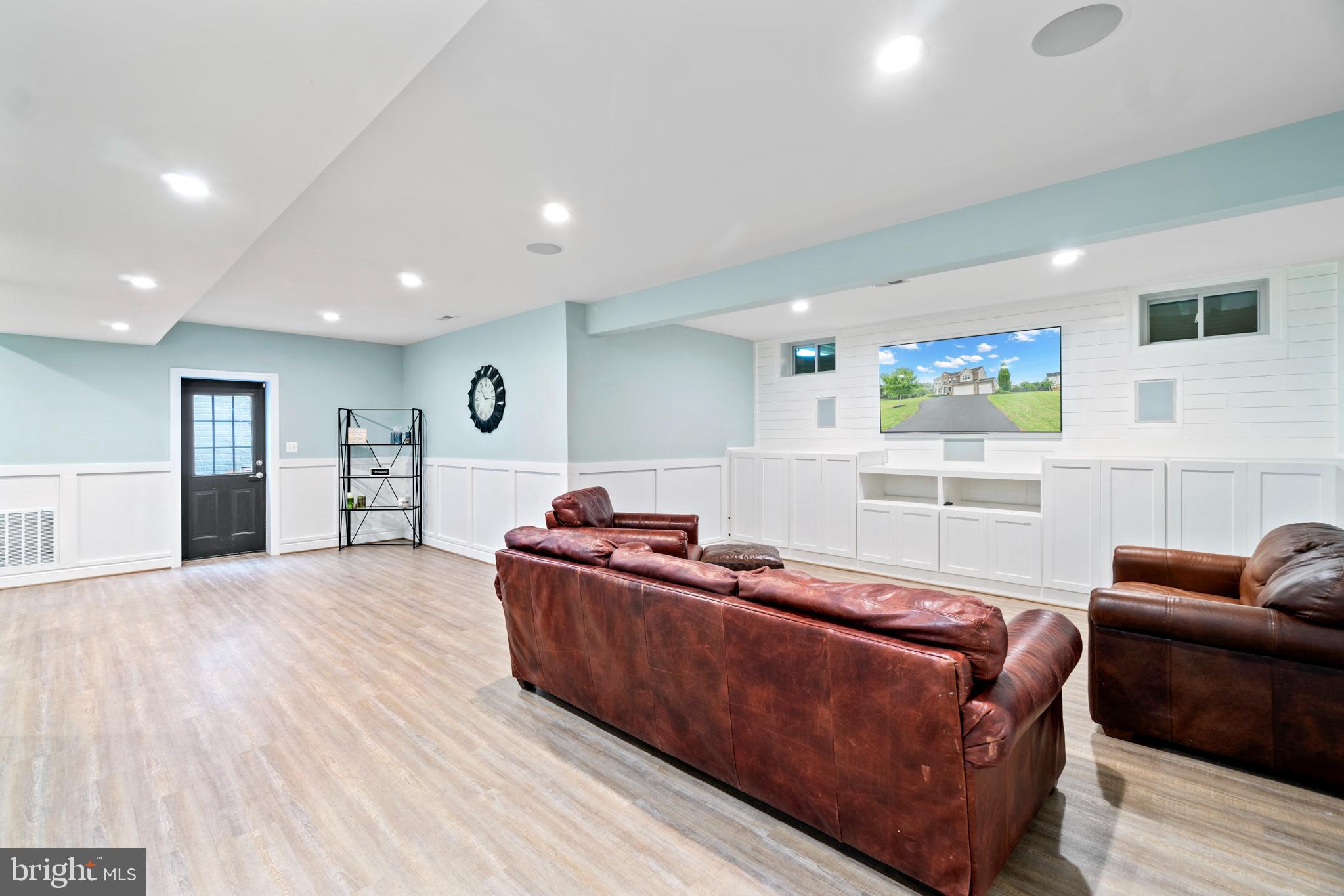 LAKE RIDGE ESTATES - Residential