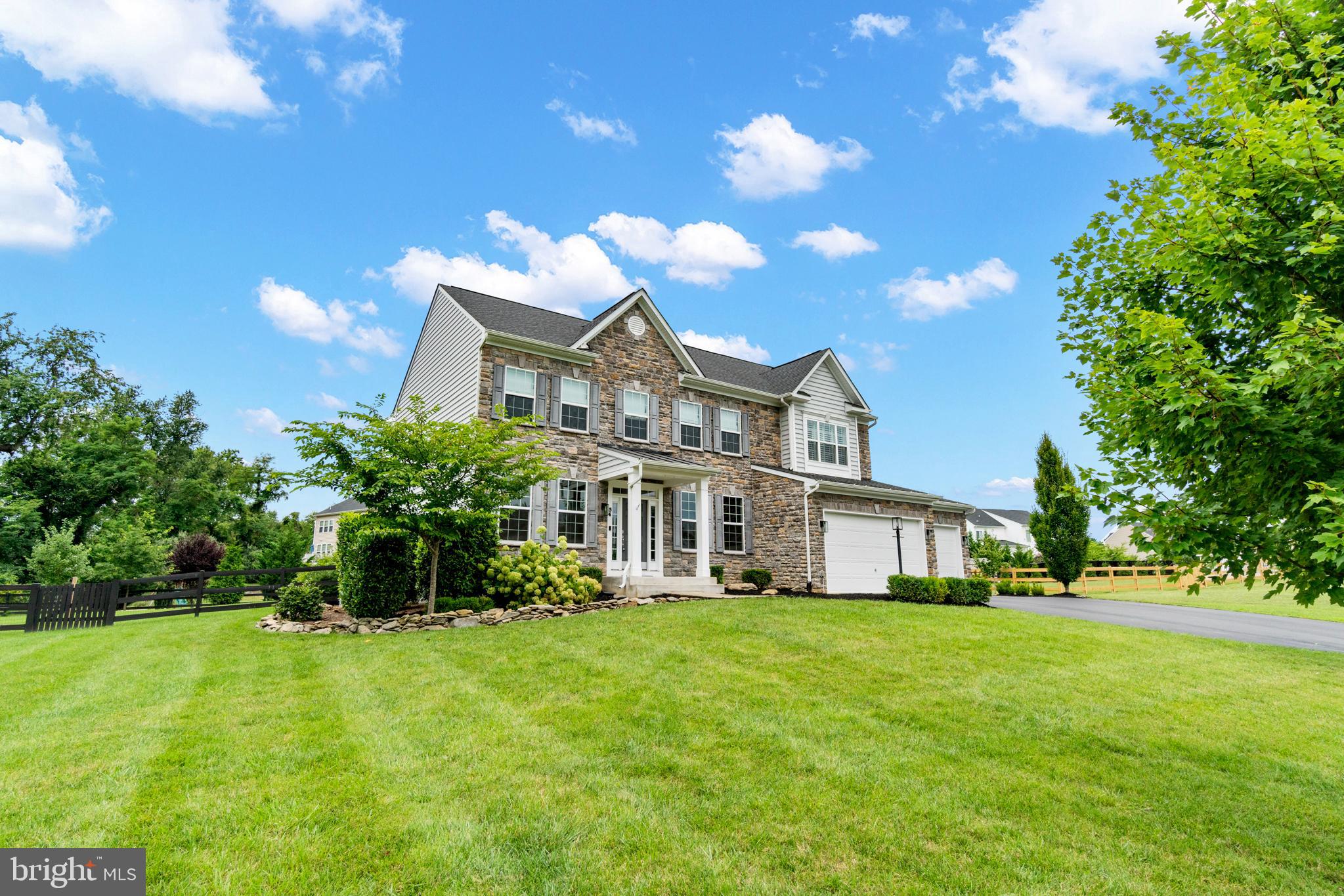 LAKE RIDGE ESTATES - Residential