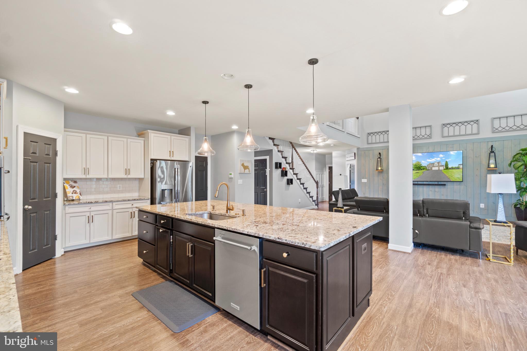 LAKE RIDGE ESTATES - Residential