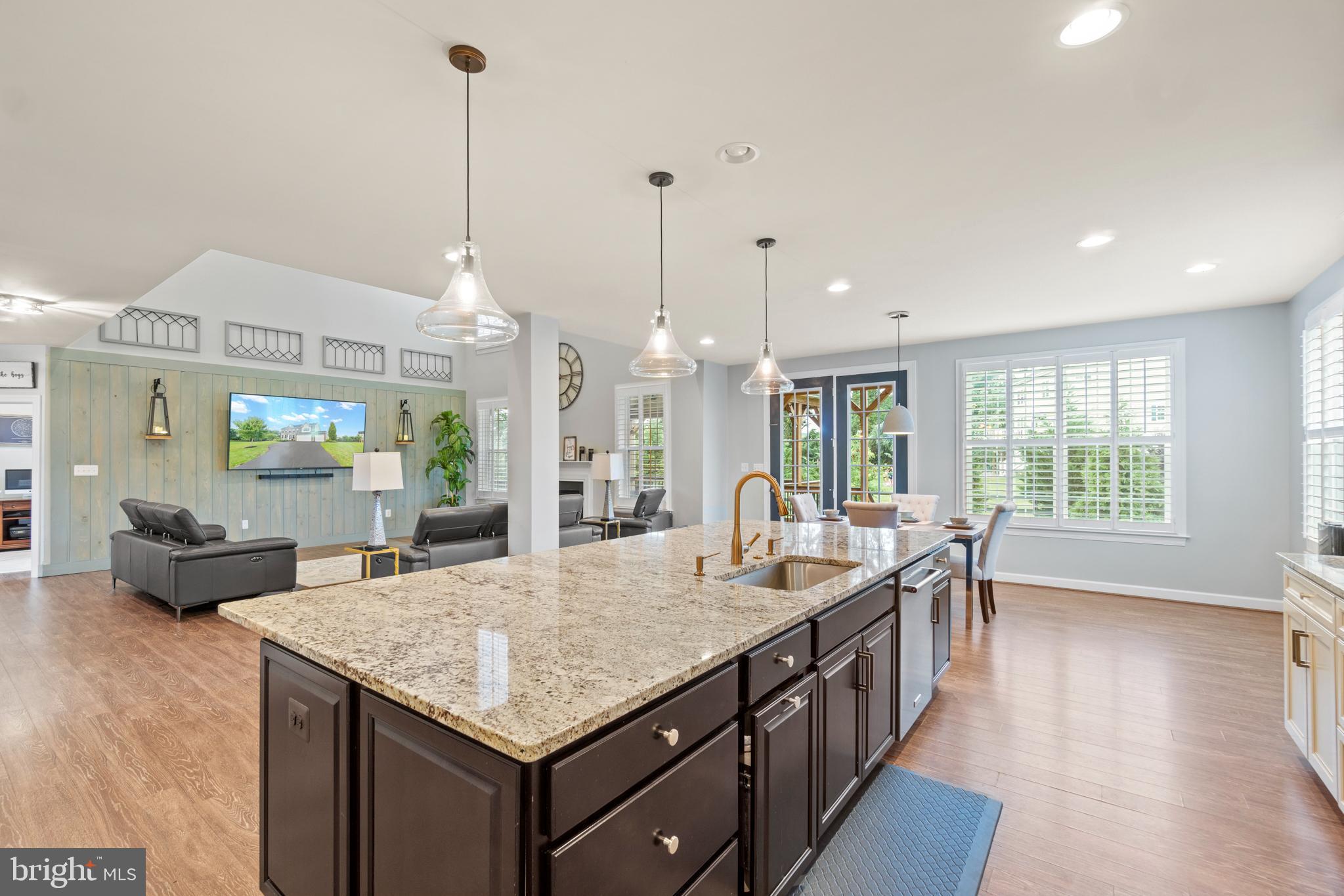 LAKE RIDGE ESTATES - Residential