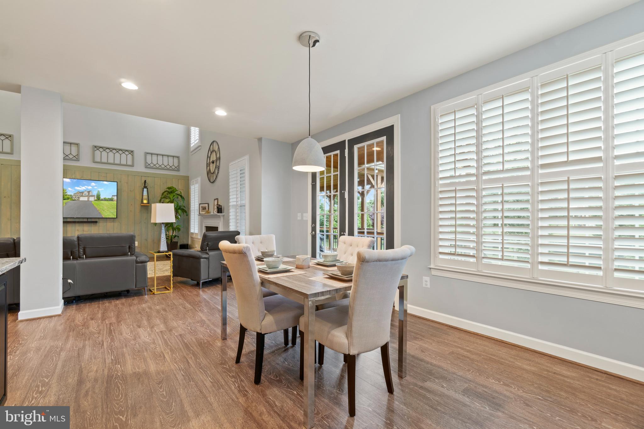 LAKE RIDGE ESTATES - Residential