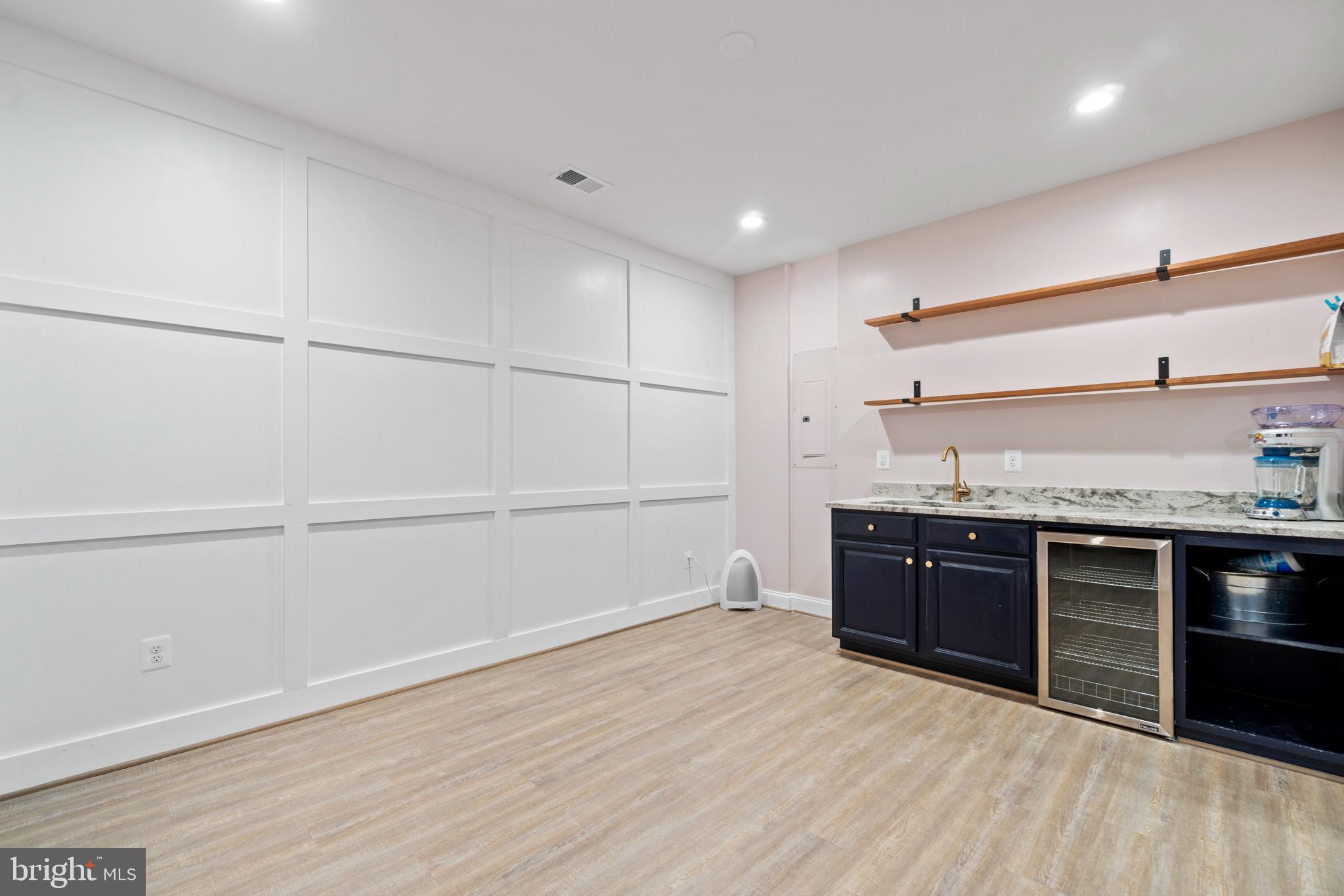 LAKE RIDGE ESTATES - Residential