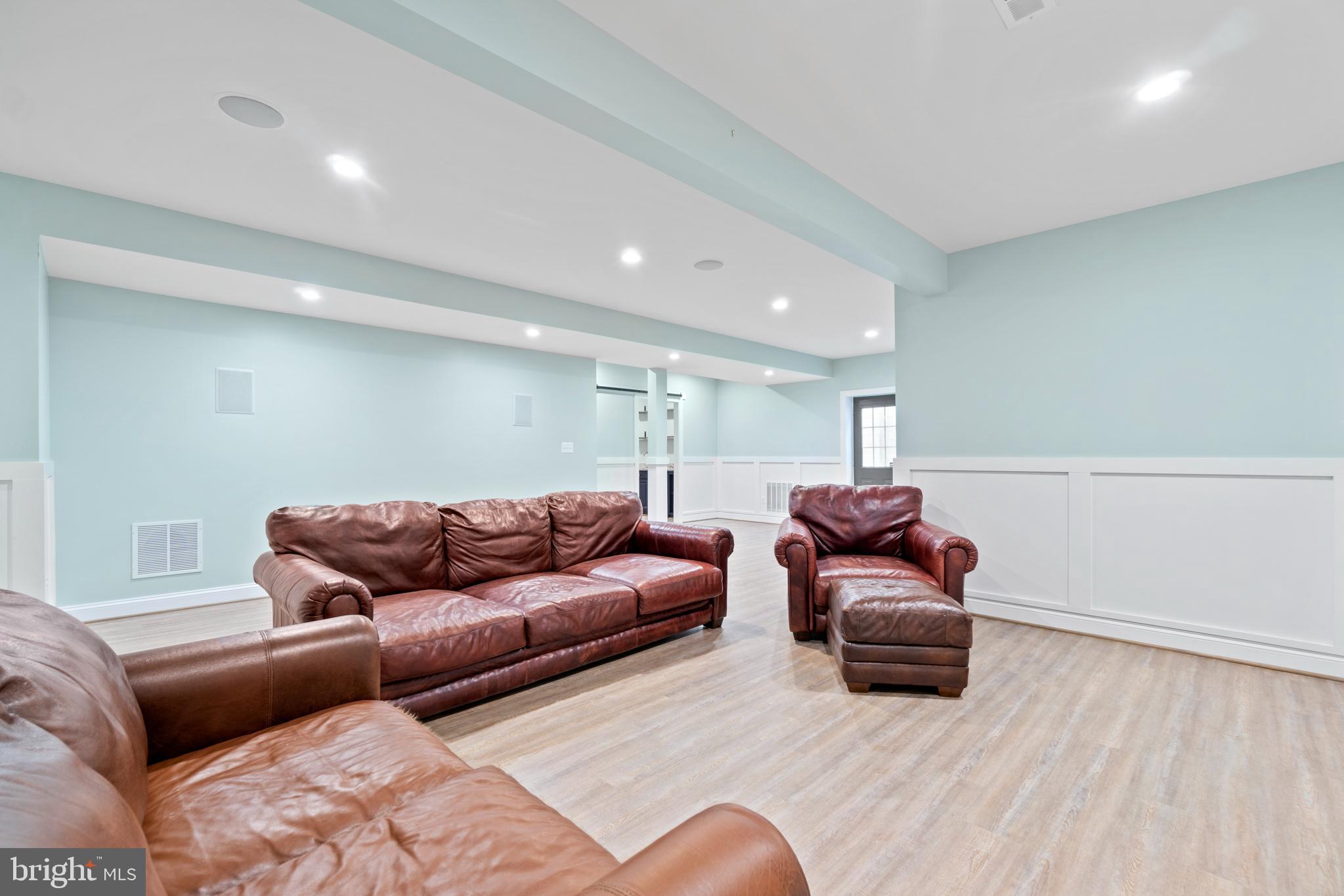 LAKE RIDGE ESTATES - Residential