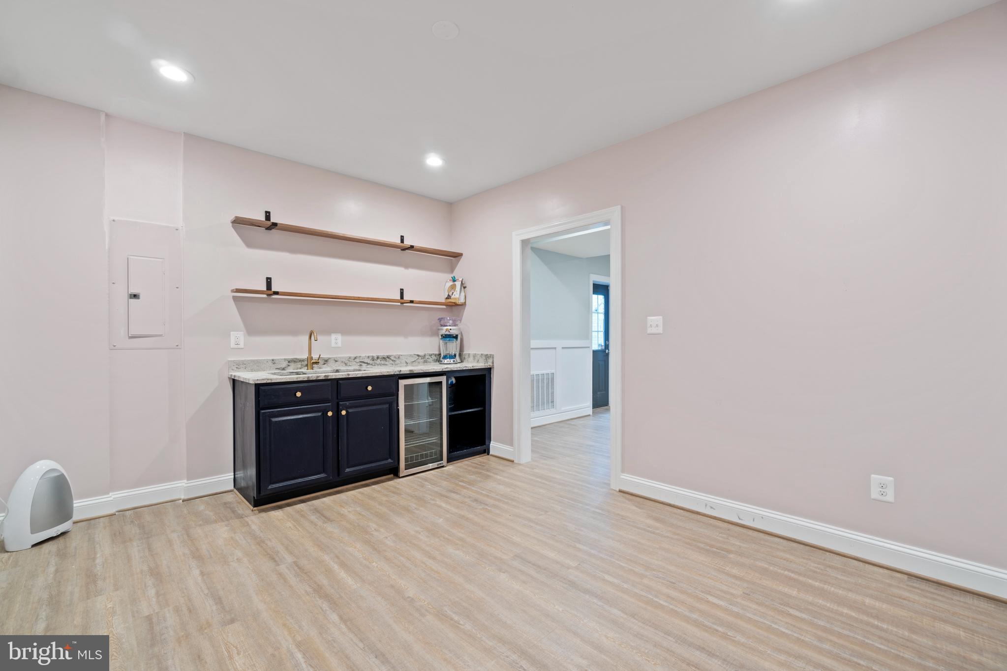 LAKE RIDGE ESTATES - Residential