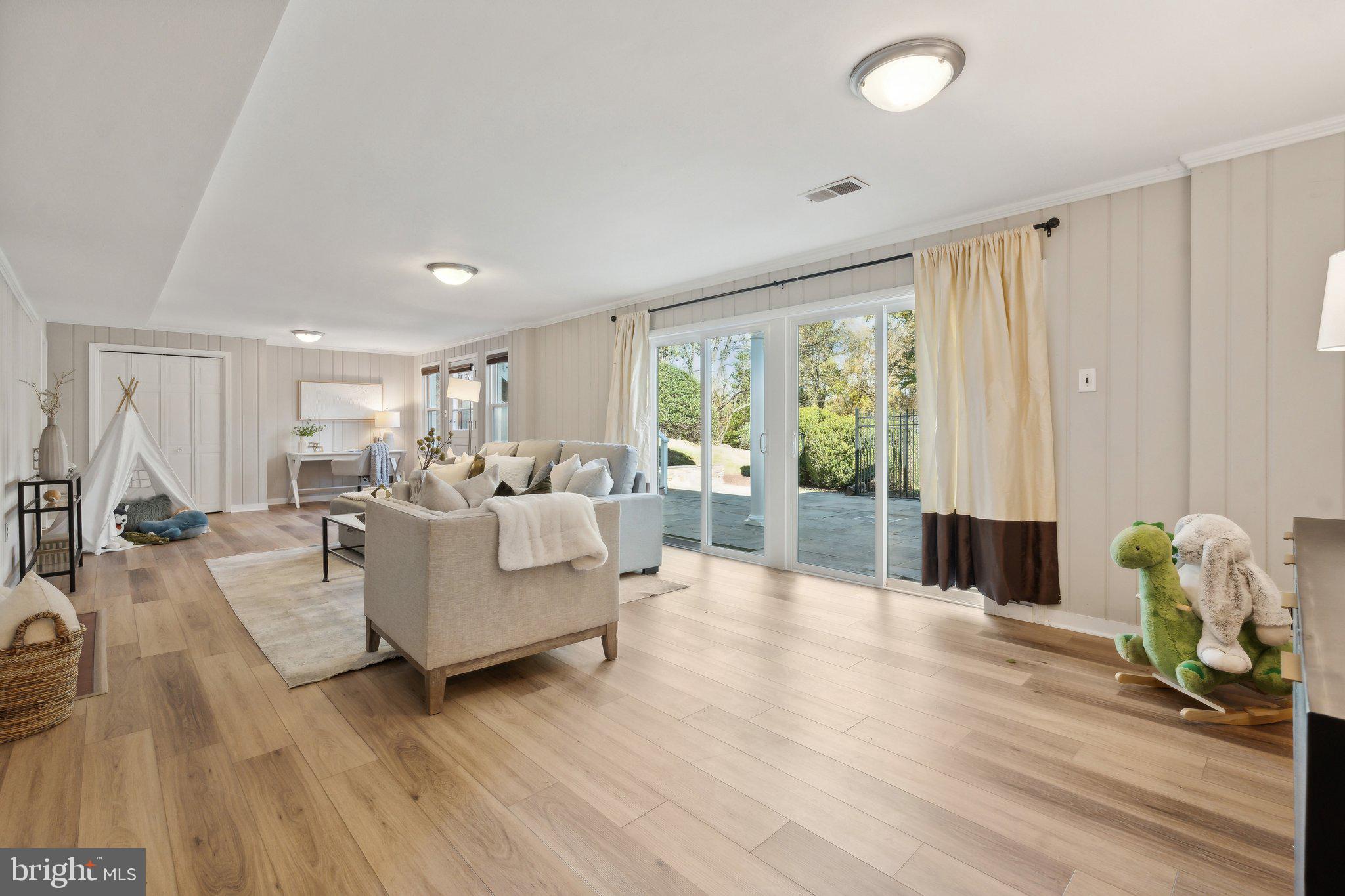 DARNESTOWN OUTSIDE - Residential