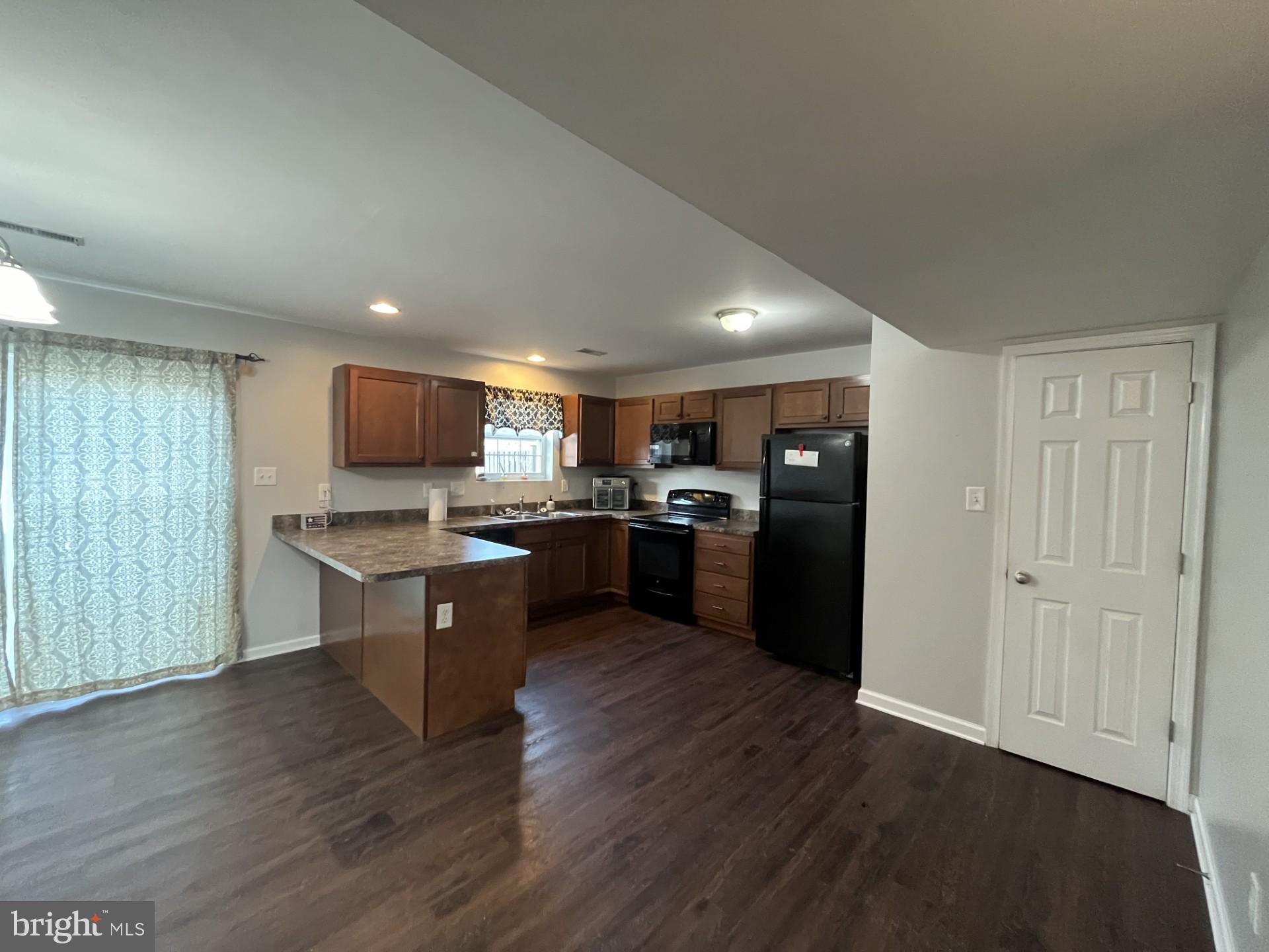 INWOOD VILLAGE - Residential