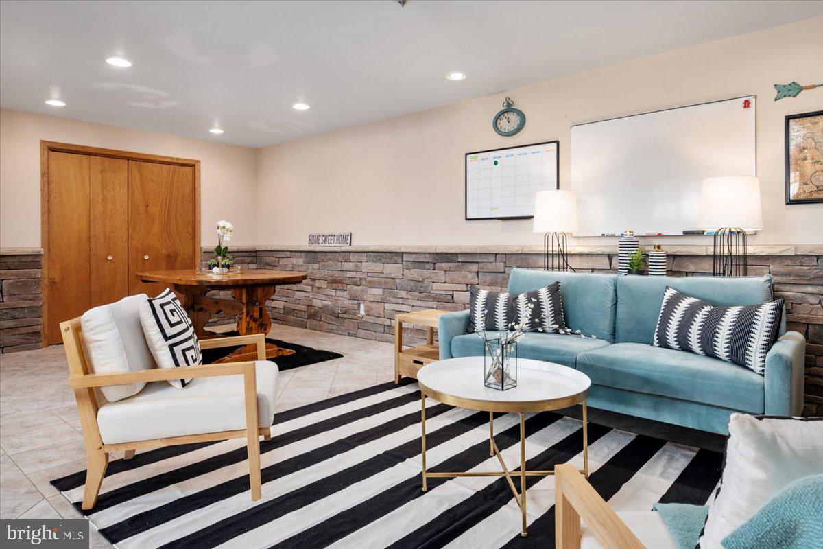 LONG CREEK - Residential