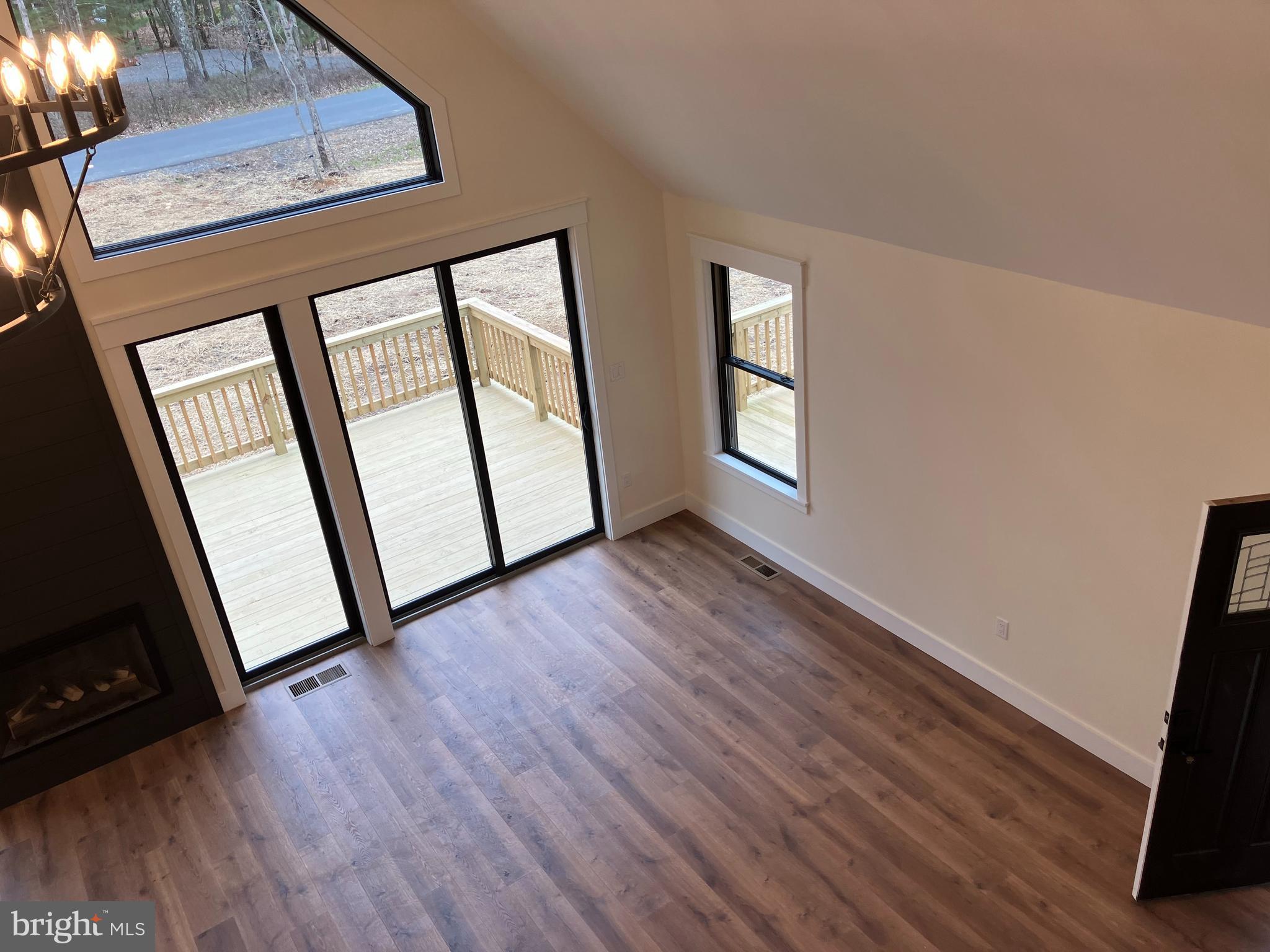 TOWAMENSING TRAILS - Residential