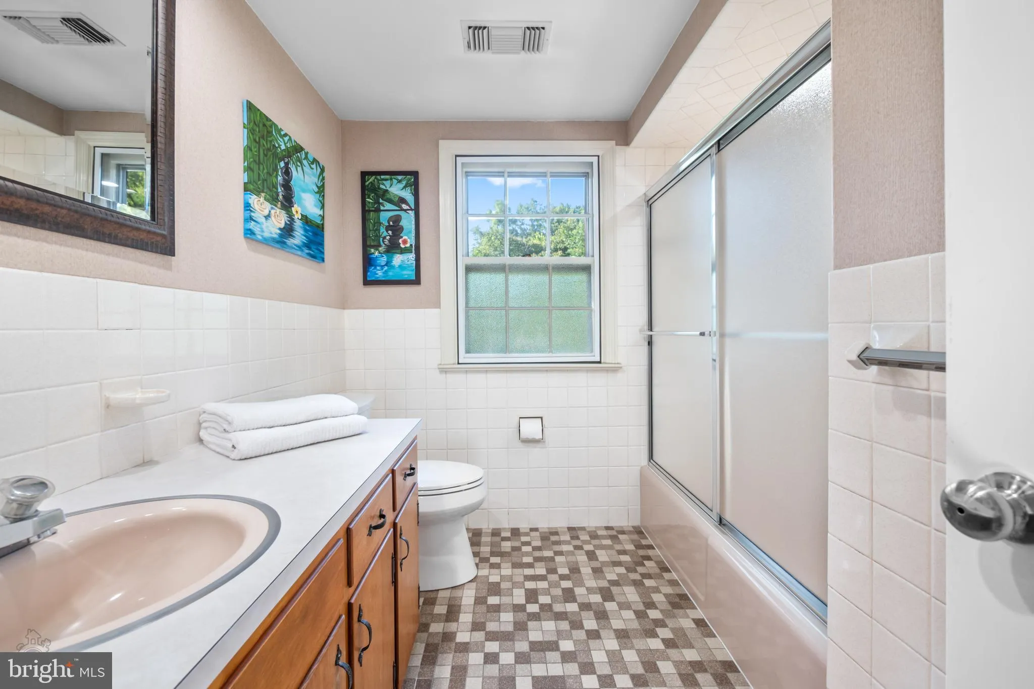 Bethlehem, Pennsylvania 18017, United States, 4 Bedrooms Bedrooms, ,3 BathroomsBathrooms,Residential,Pending,207523