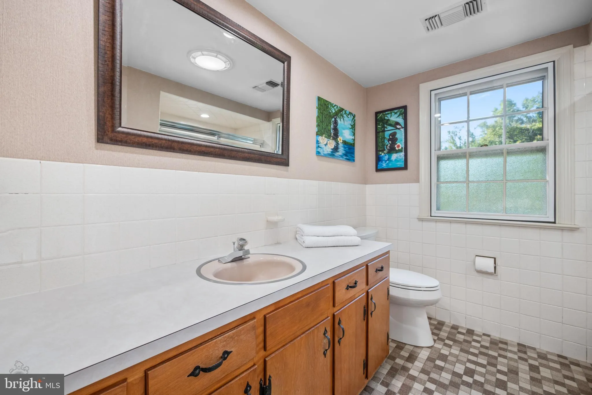 Bethlehem, Pennsylvania 18017, United States, 4 Bedrooms Bedrooms, ,3 BathroomsBathrooms,Residential,Pending,207523