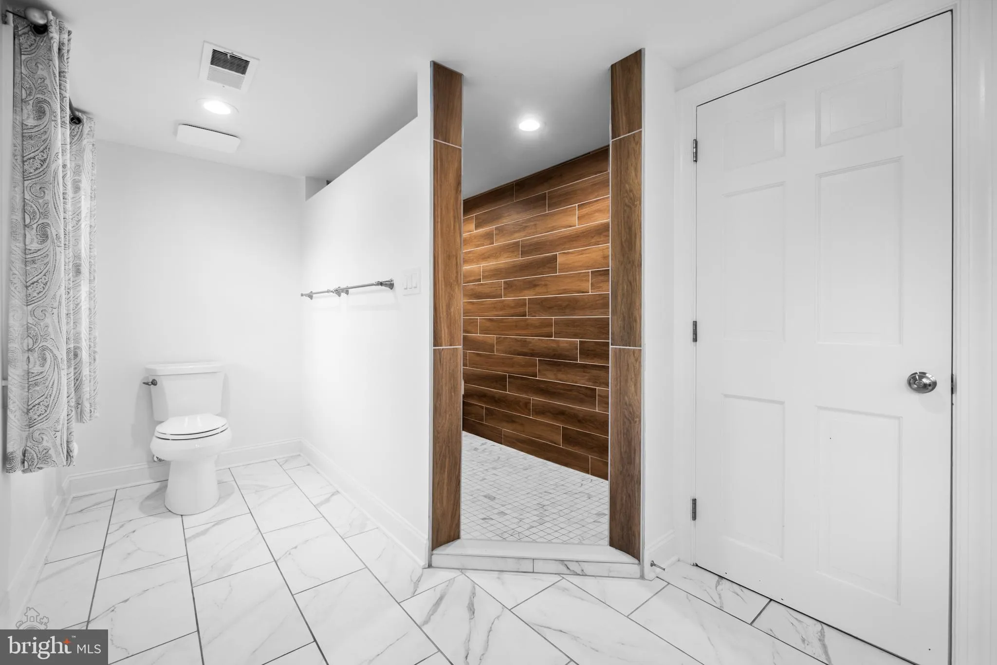 Bethlehem, Pennsylvania 18017, United States, 4 Bedrooms Bedrooms, ,3 BathroomsBathrooms,Residential,Pending,207523