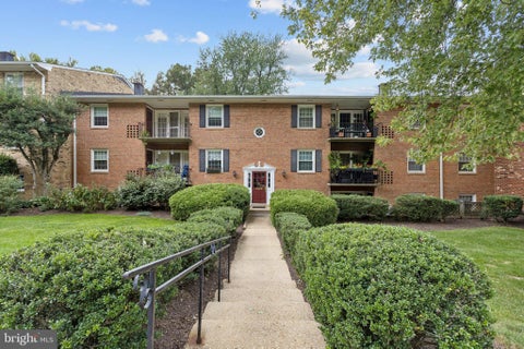 Photo of 3846 Lyndhurst Drive #102, FAIRFAX, VA 22031 (MLS # VAFC2009356)