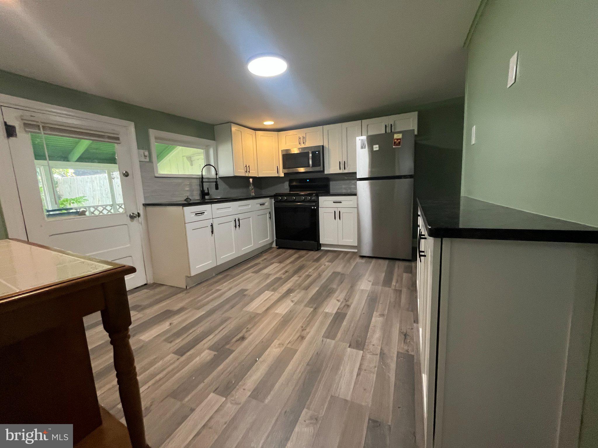 35 PAXSON STREET - Photo 2